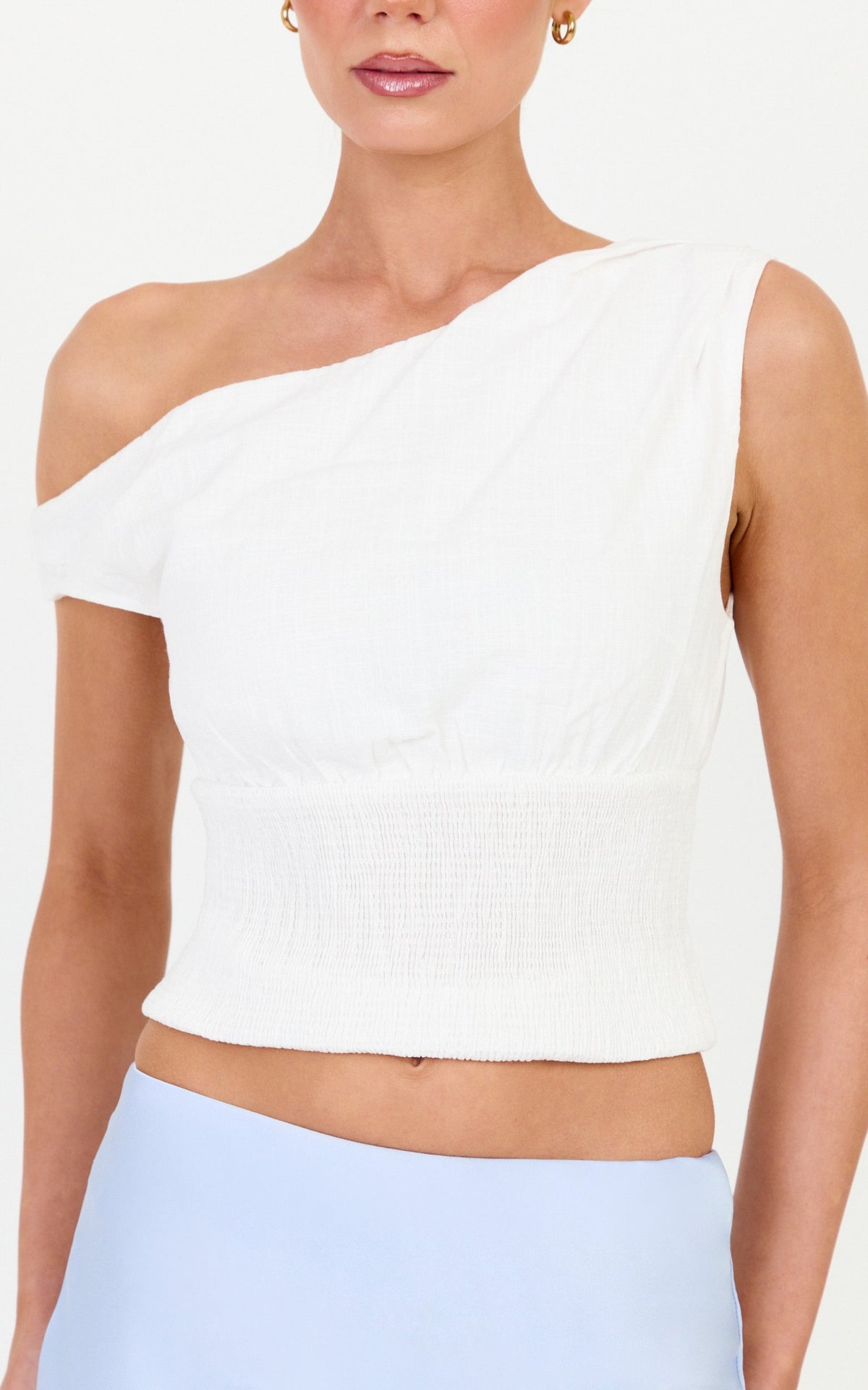 Juniper Top - schulterfreies Oberteil mit gesmokter Taille in Off-White