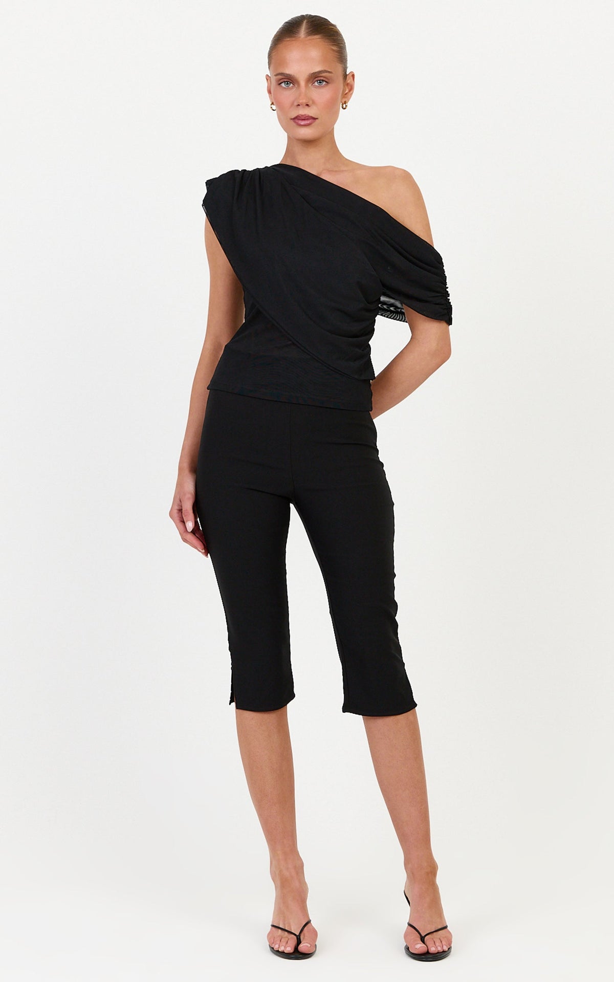 Blossom Top – Drapierte schulterfreie Bluse in Schwarz