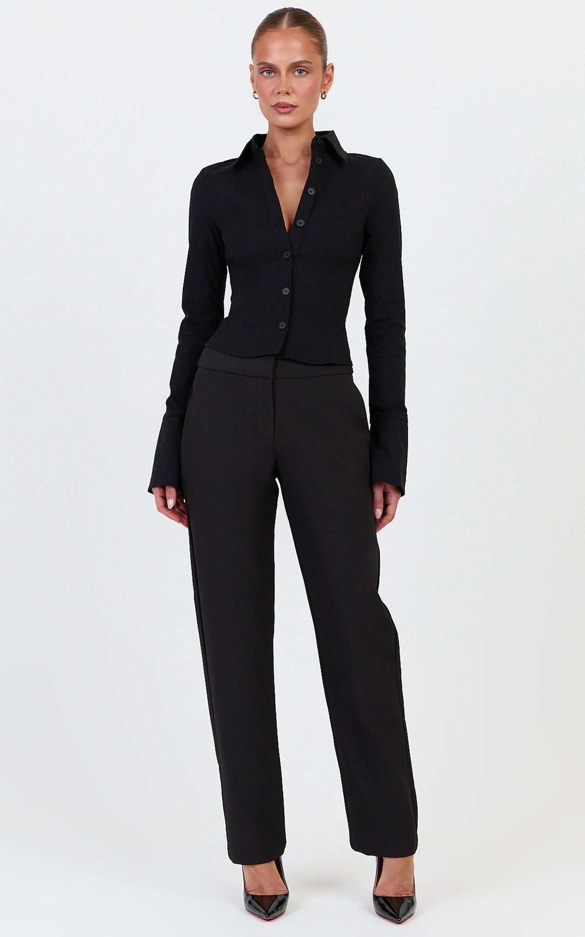 Zareena Top – Hemd mit Button-down-Kragen in Schwarz