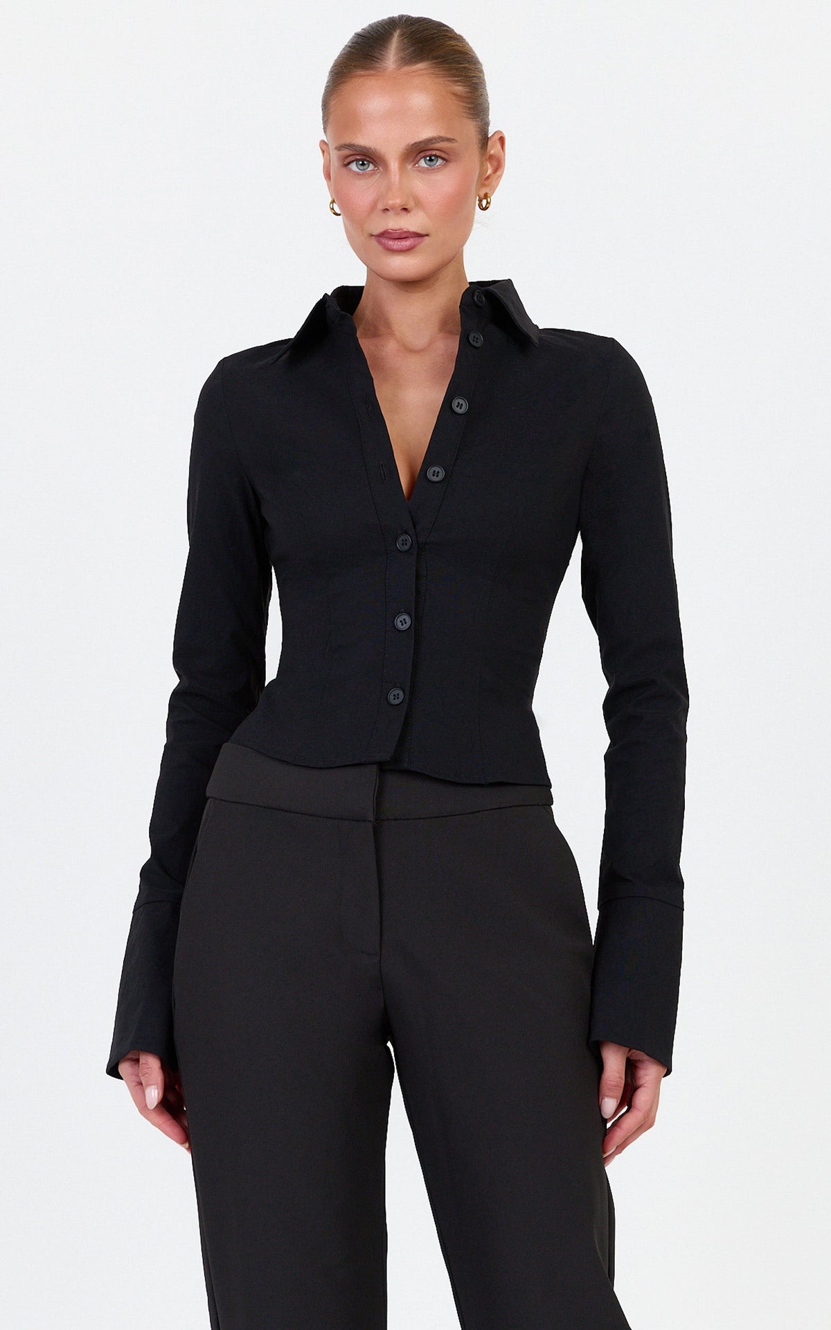 Zareena Top – Hemd mit Button-down-Kragen in Schwarz