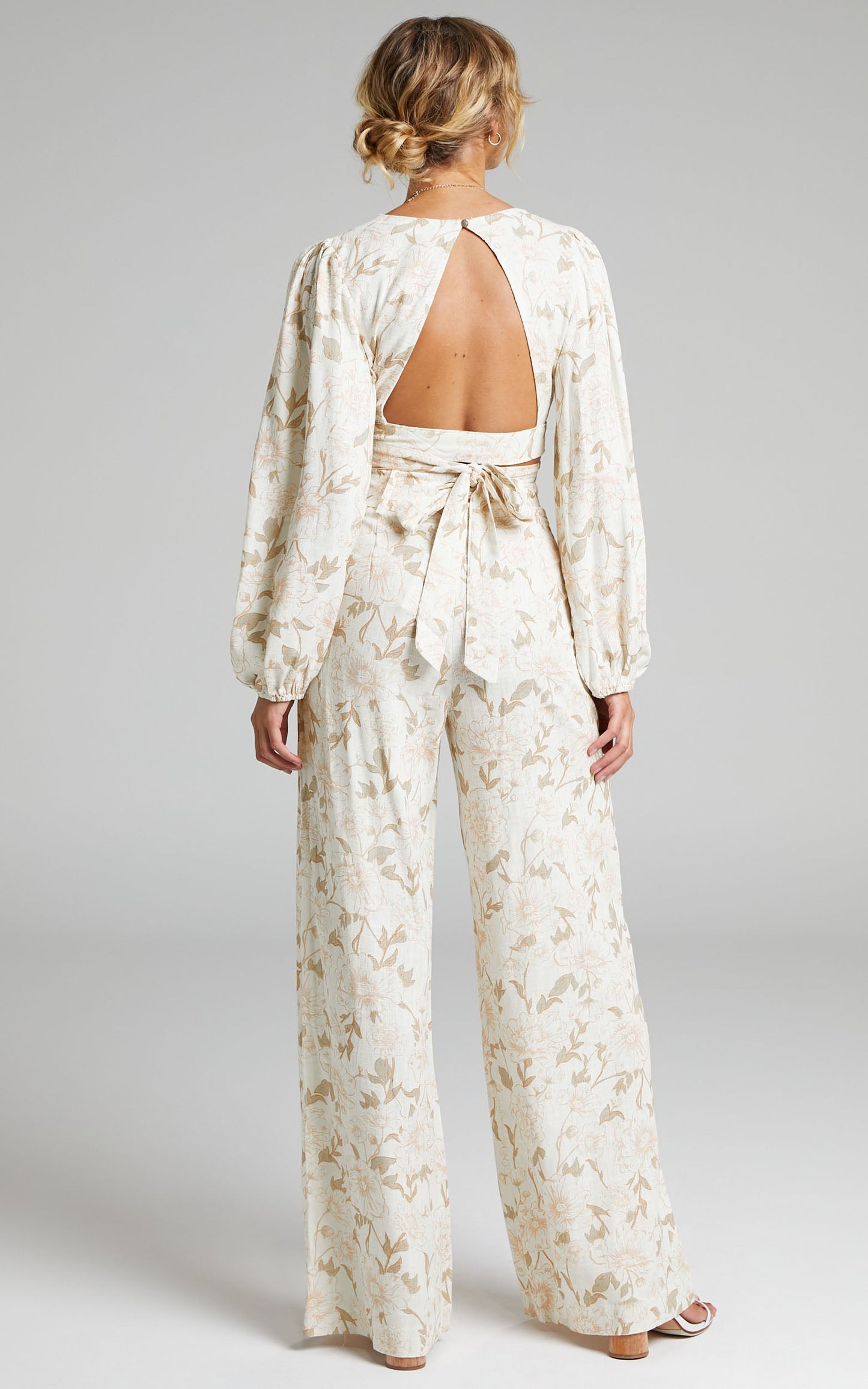 Amalie The Label - Claudette Linen Blend Balloon Sleeve Plunge Neck Tie Wrap Crop Top in Pink Linear Floral
