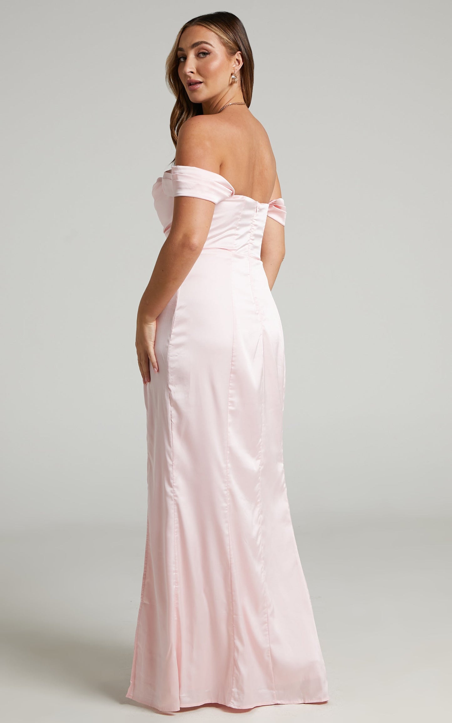 Faye Off Shoulder Maxi Dress in Dusty Pink