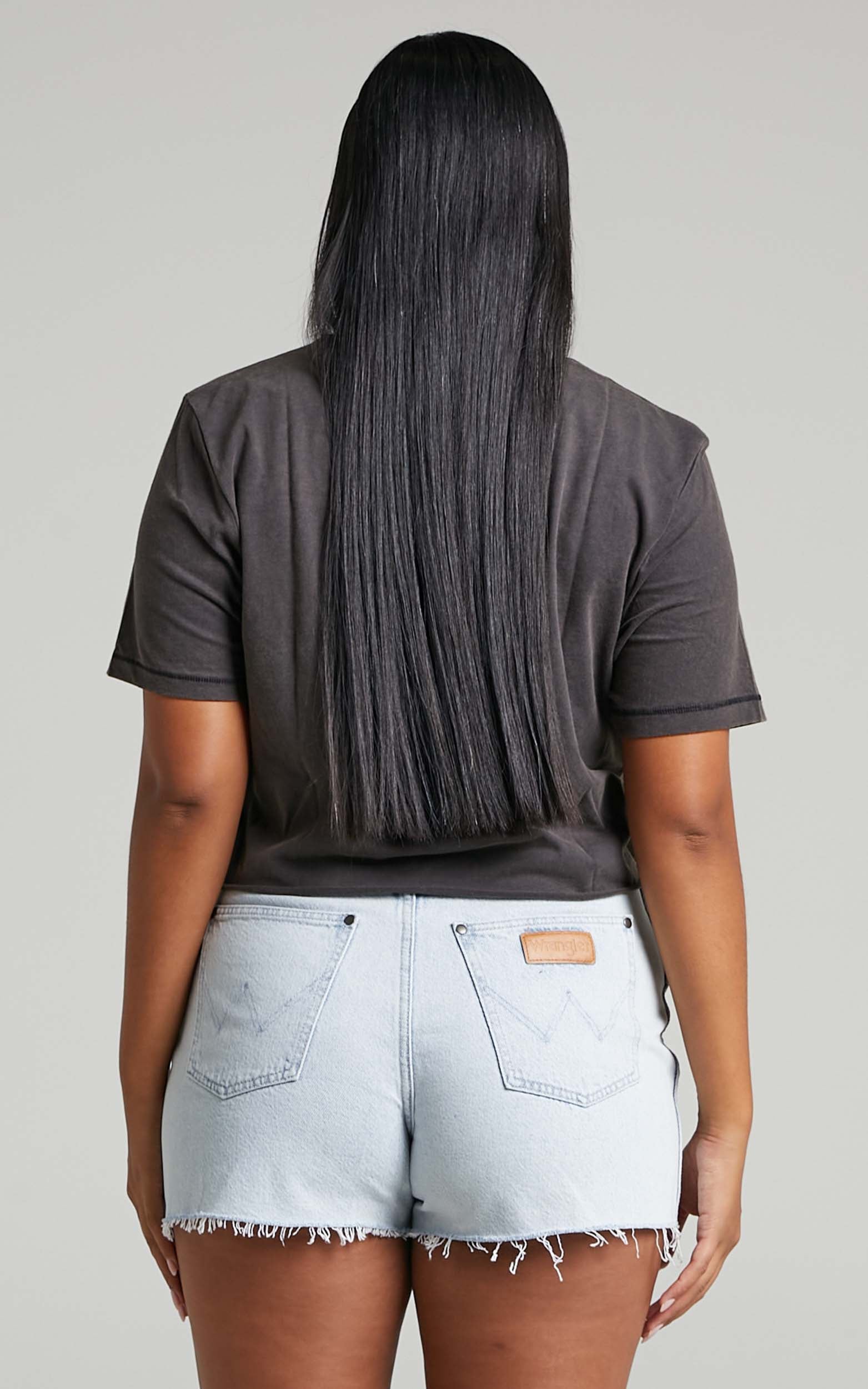 Wrangler - FLORAL BONES CROP TEE in Worn  Black