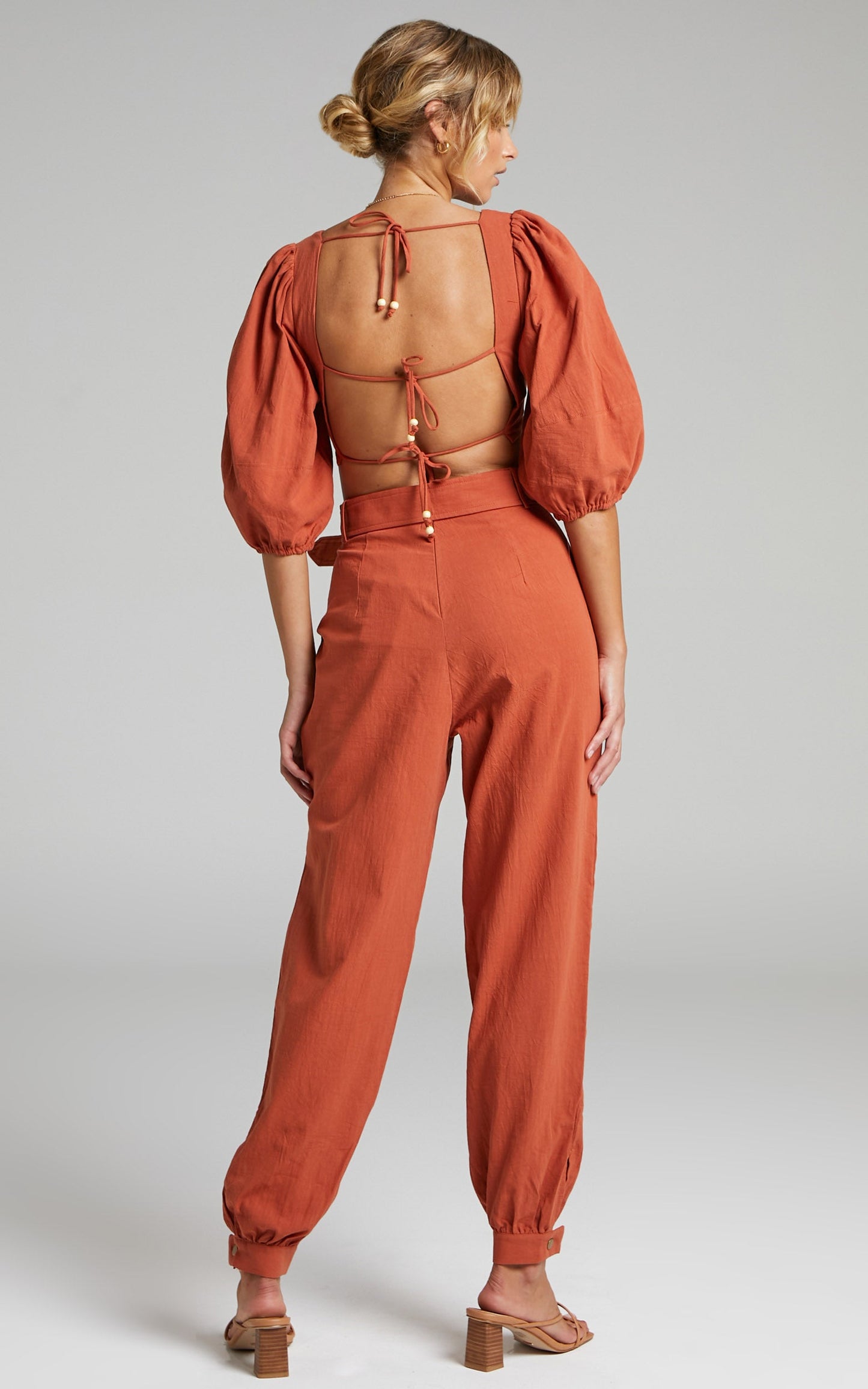 Amalie The Label - Ivy High Rise Belted Balloon Leg Tapered Pant in Pink Clay