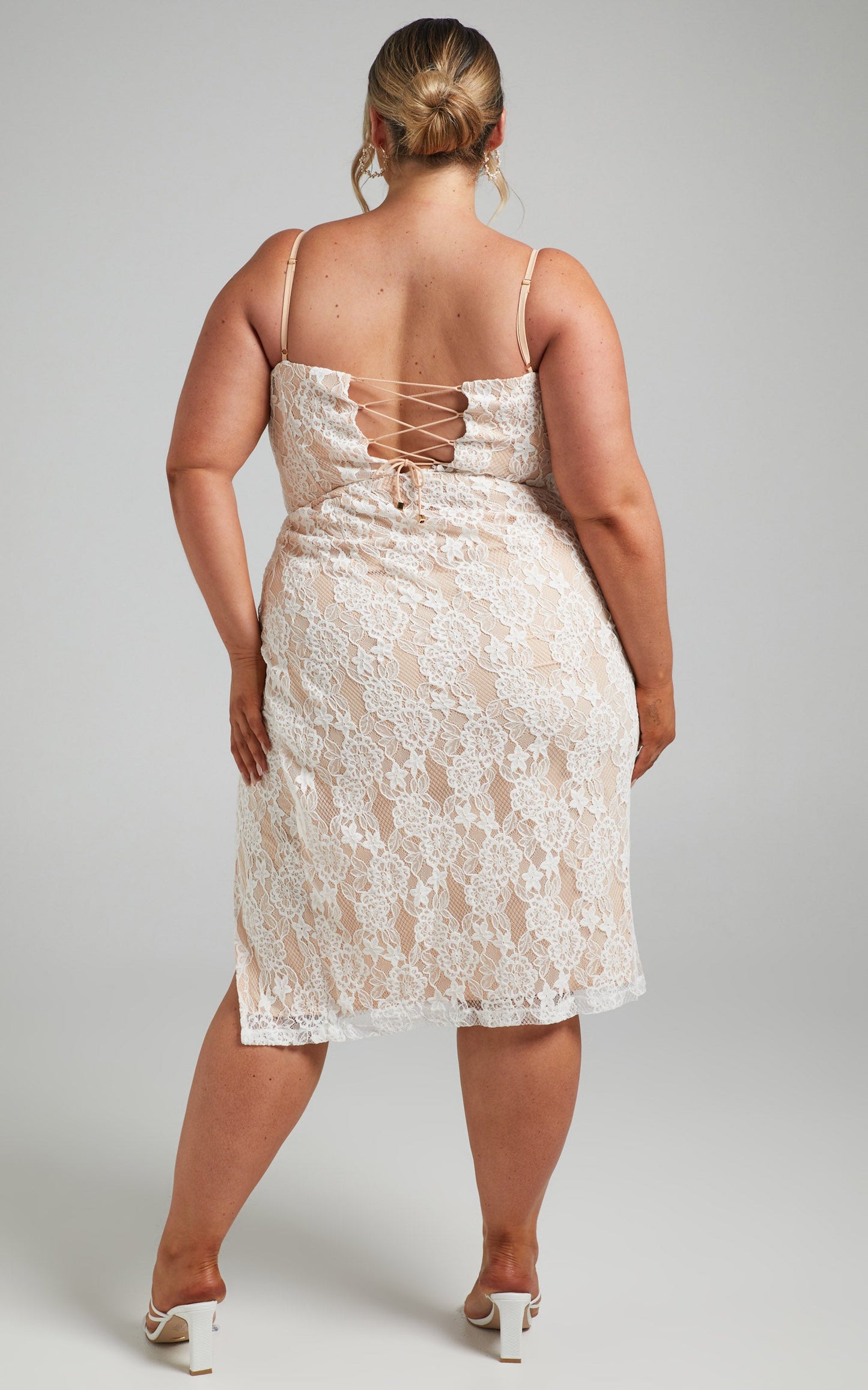 Reveka Tie Back V Neck Lace Midi Dress in White