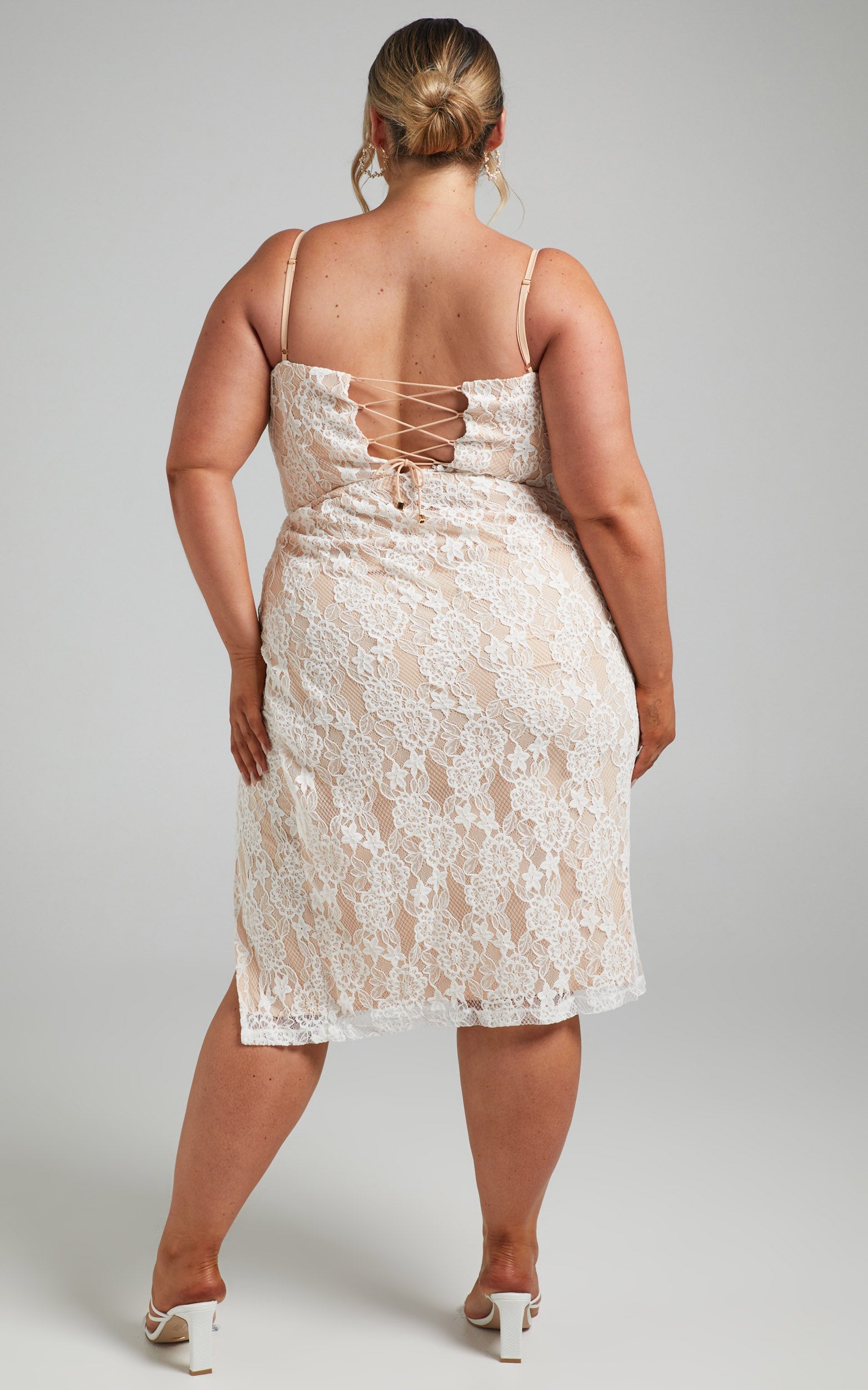 Reveka Tie Back V Neck Lace Midi Dress in White