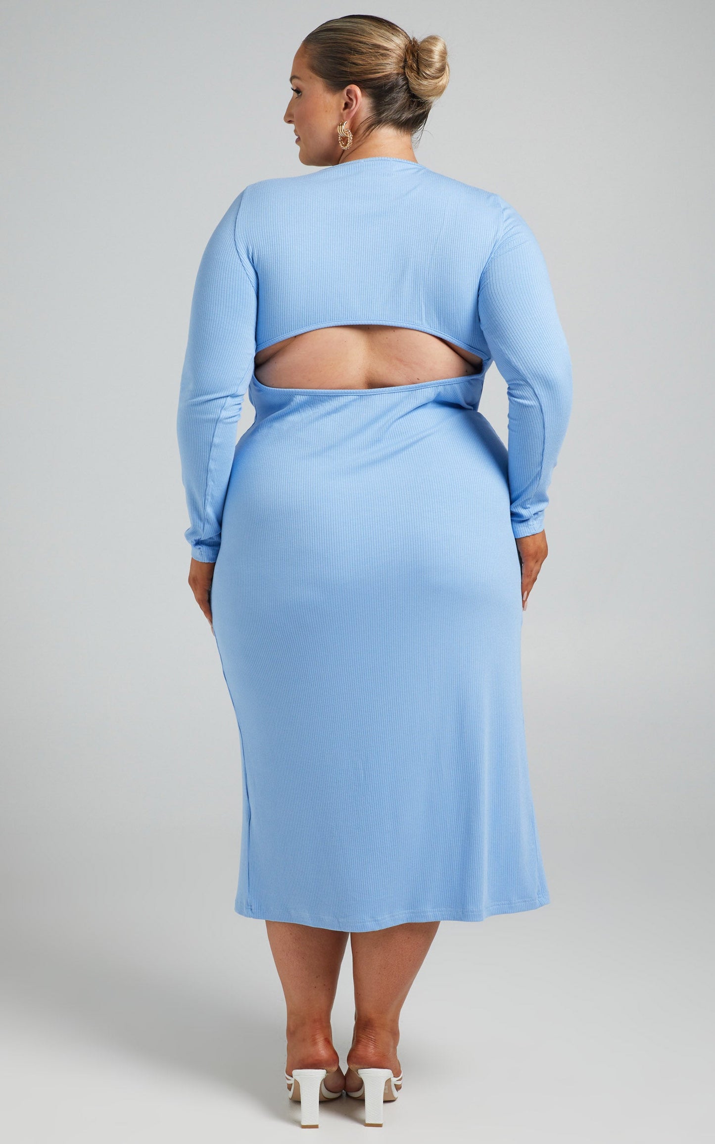 Jaeleigh Long sleeve Midi Dress with Cut Out Back in Cornflower Blue