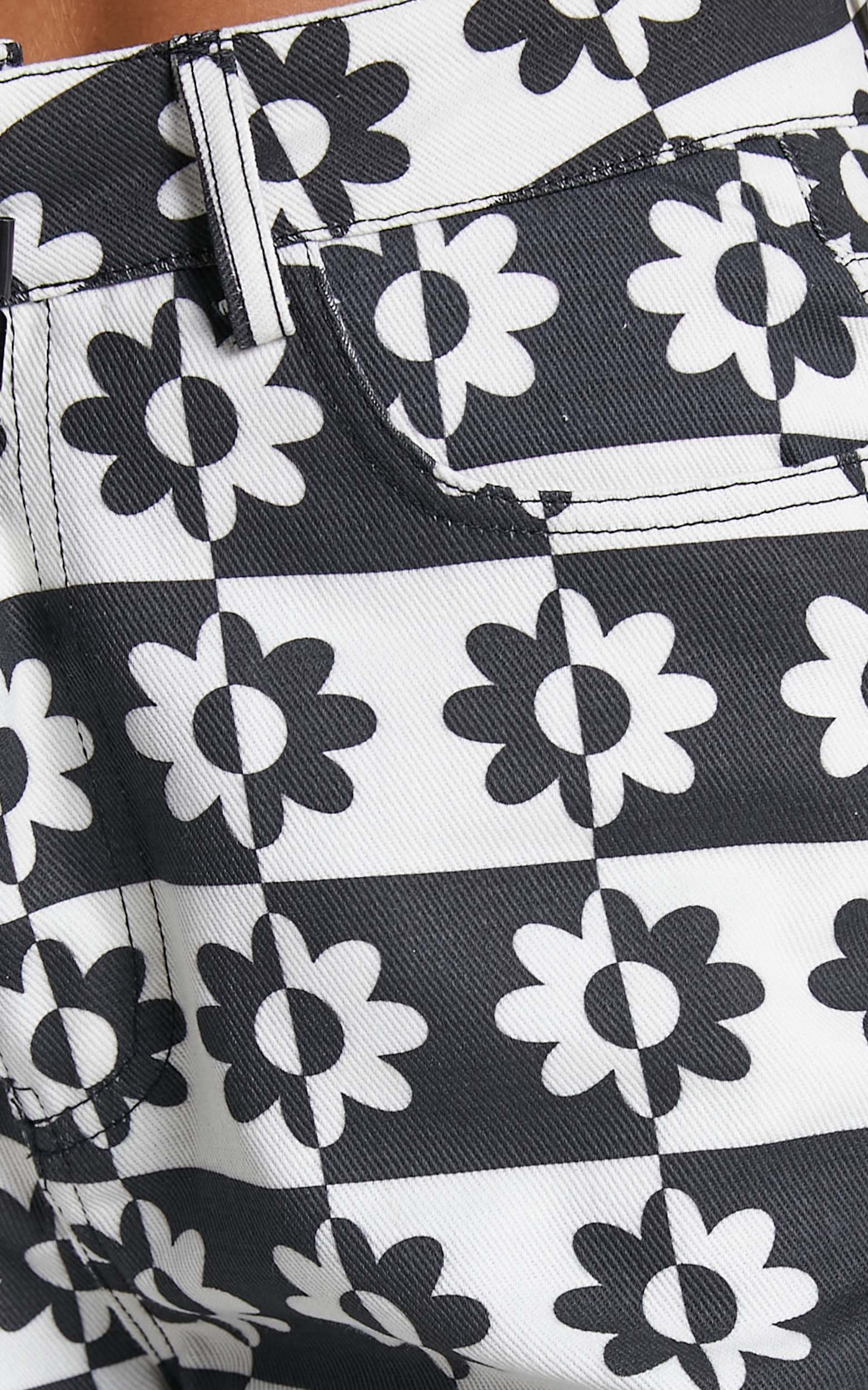 Illusions High Waisted  Printed Pants in Black/White