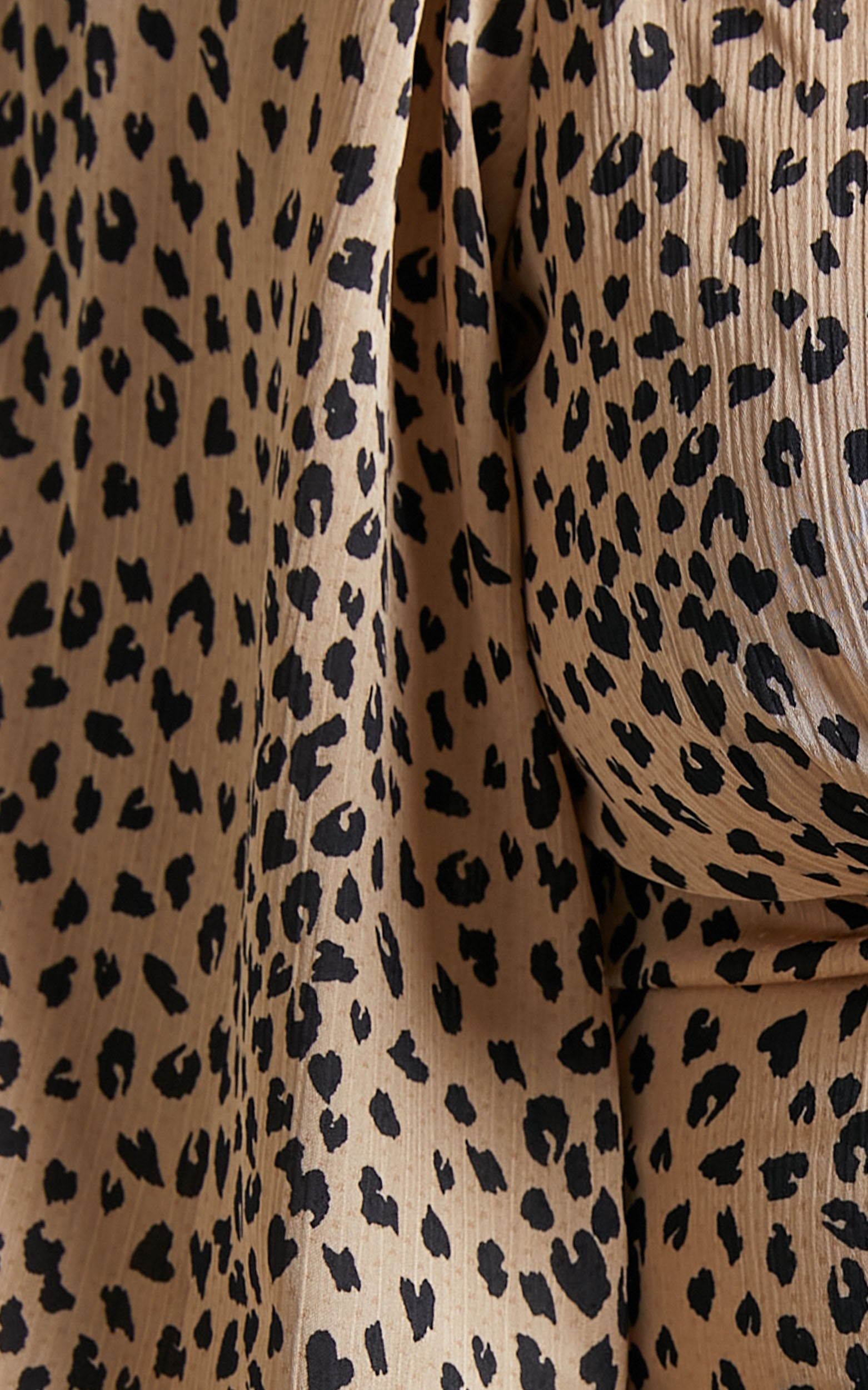 Shay Top - V Neck Balloon Sleeve Top in Leopard Print