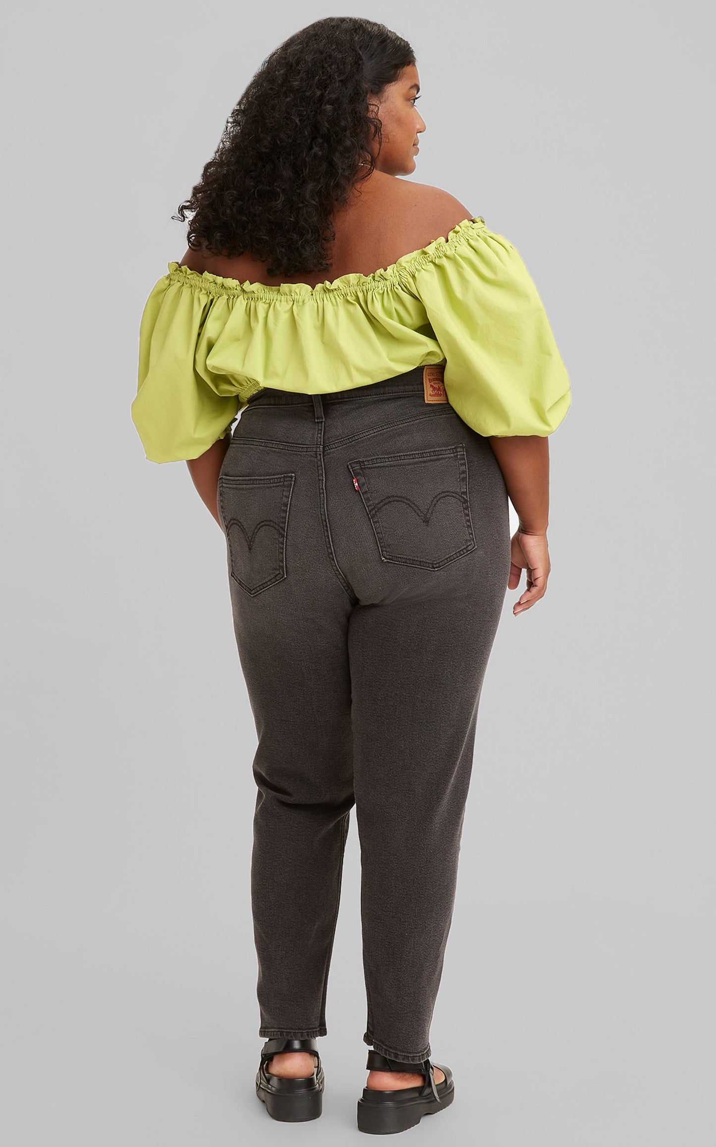 Levi's Curve - High Waisted Mom Jean in Say No Go