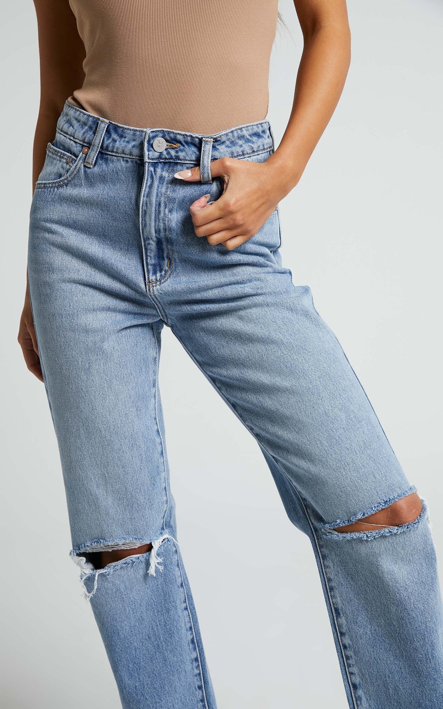 A 94 High Straight Sylvie Rip in Distressed Light Denim