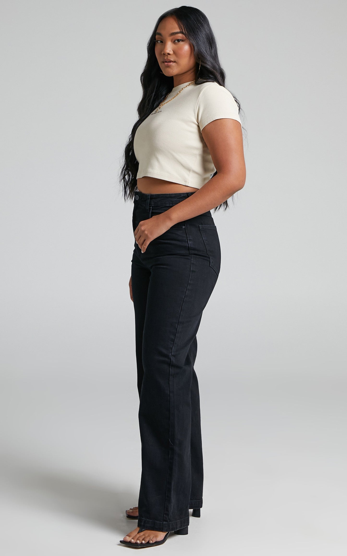 Abrand - A 90's Crop Tee in Latte