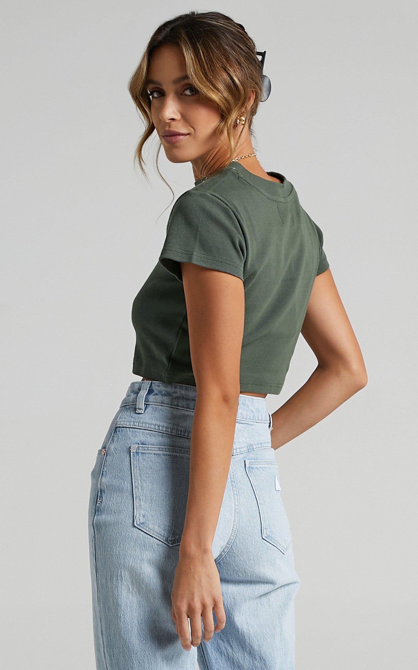 Abrand - A 90's Crop Tee in Olive