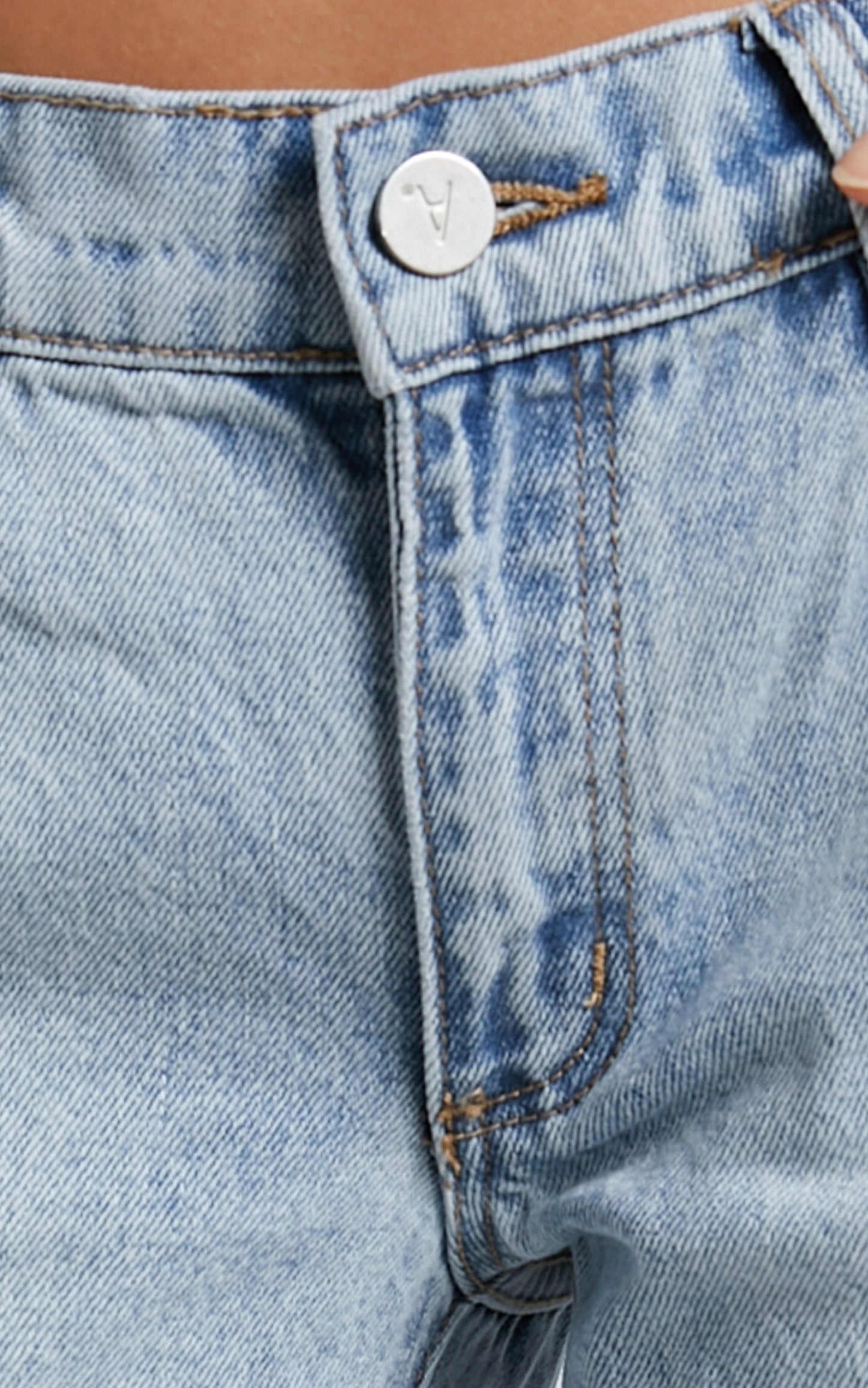 Abrand - A '99 Low Straight Joanne Rip Jeans in Distressed Light Denim