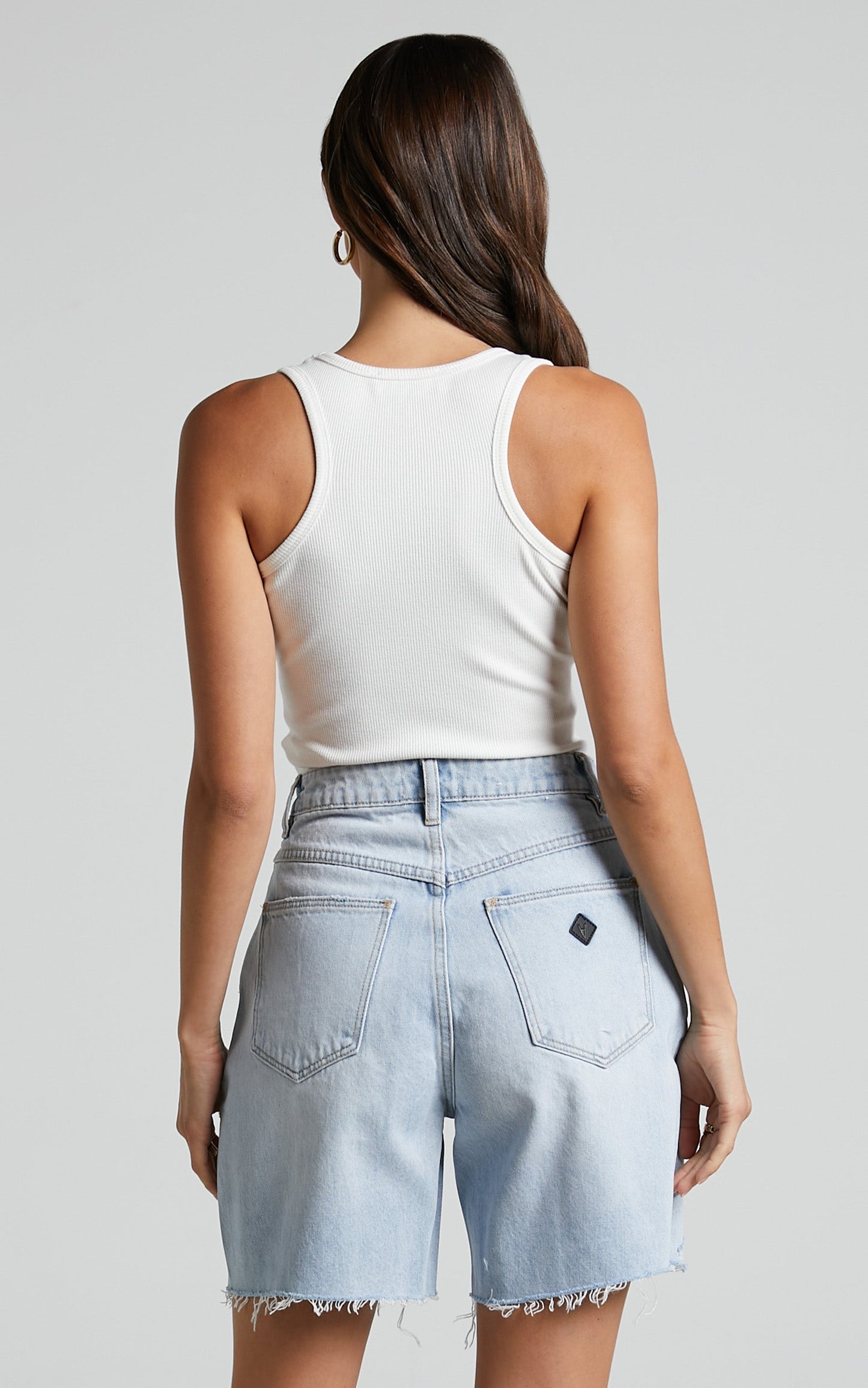 Abrand - A Carrie Denim Short in Rosanna