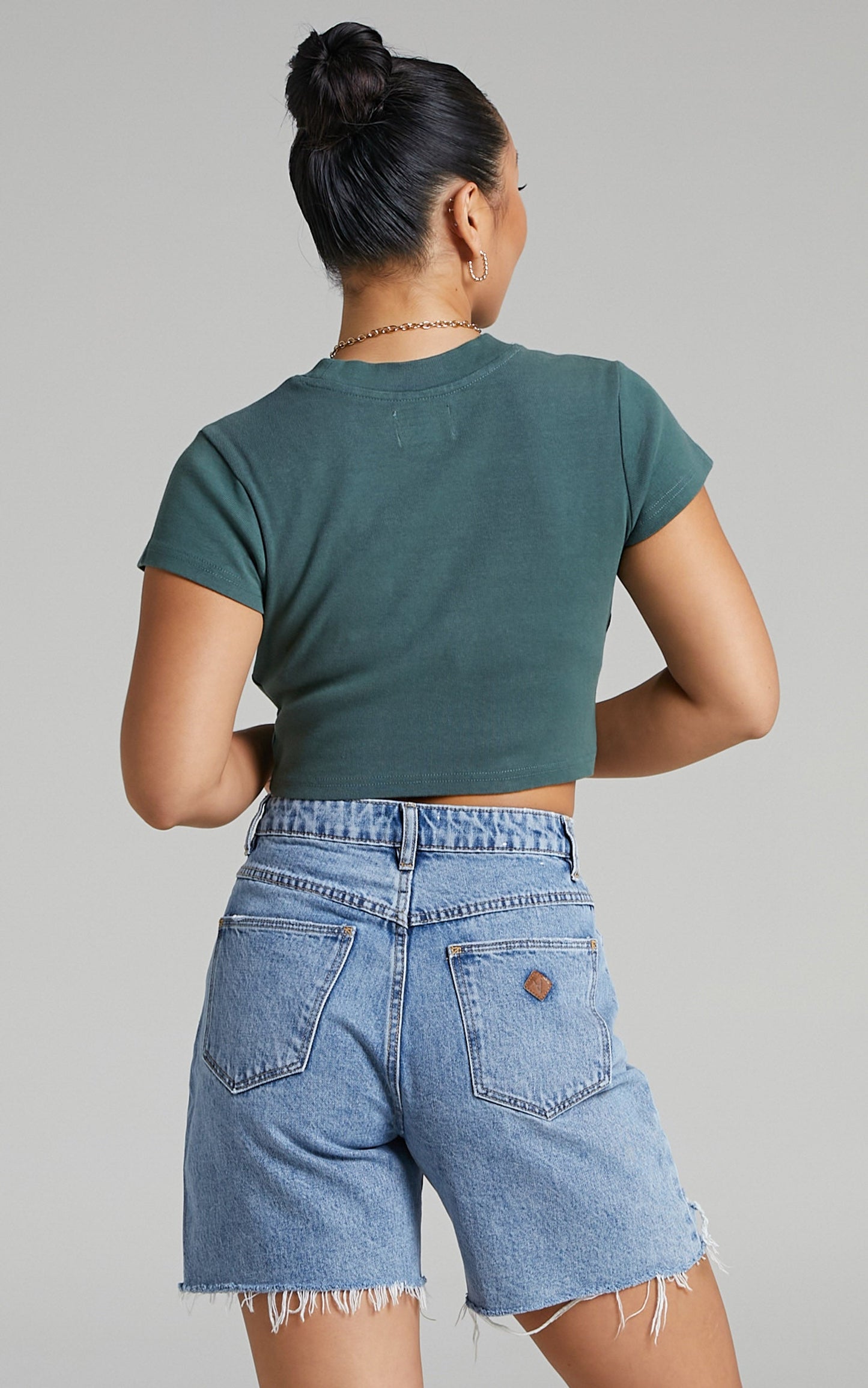 Abrand - A Carrie Denim Short in Joanna Rip