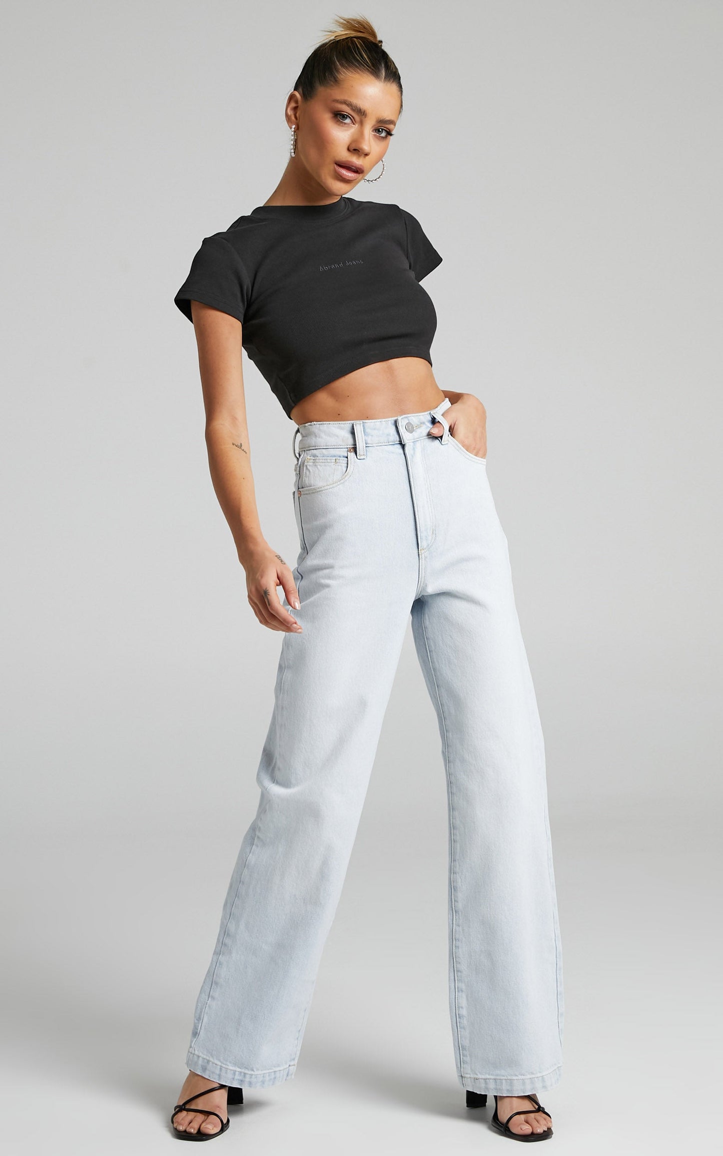 Abrand - A '94 High & Wide Millie Organic Jean in ORGANIC BLEACHED BLUE