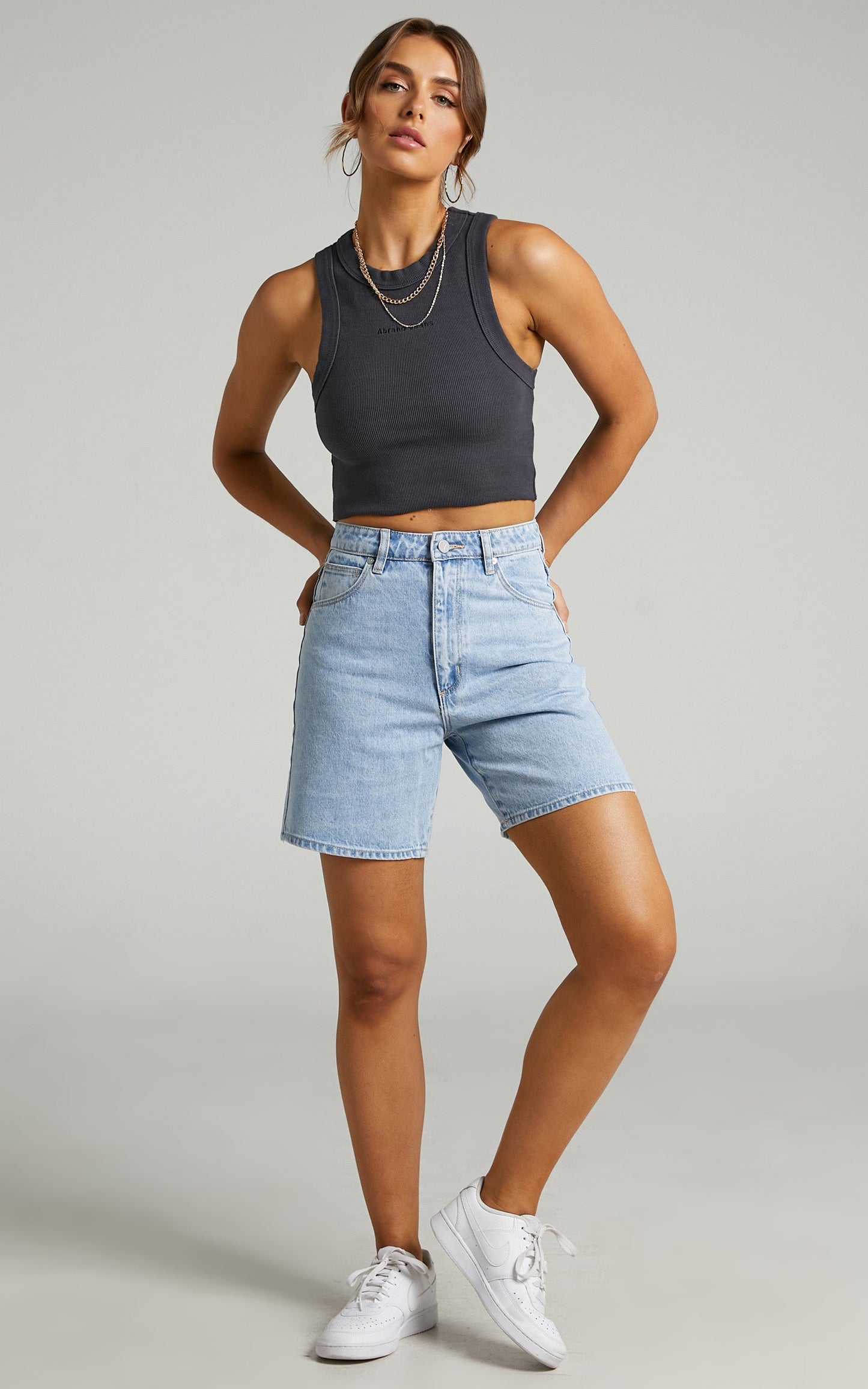 Abrand - A Carrie Denim Short in Walk Away