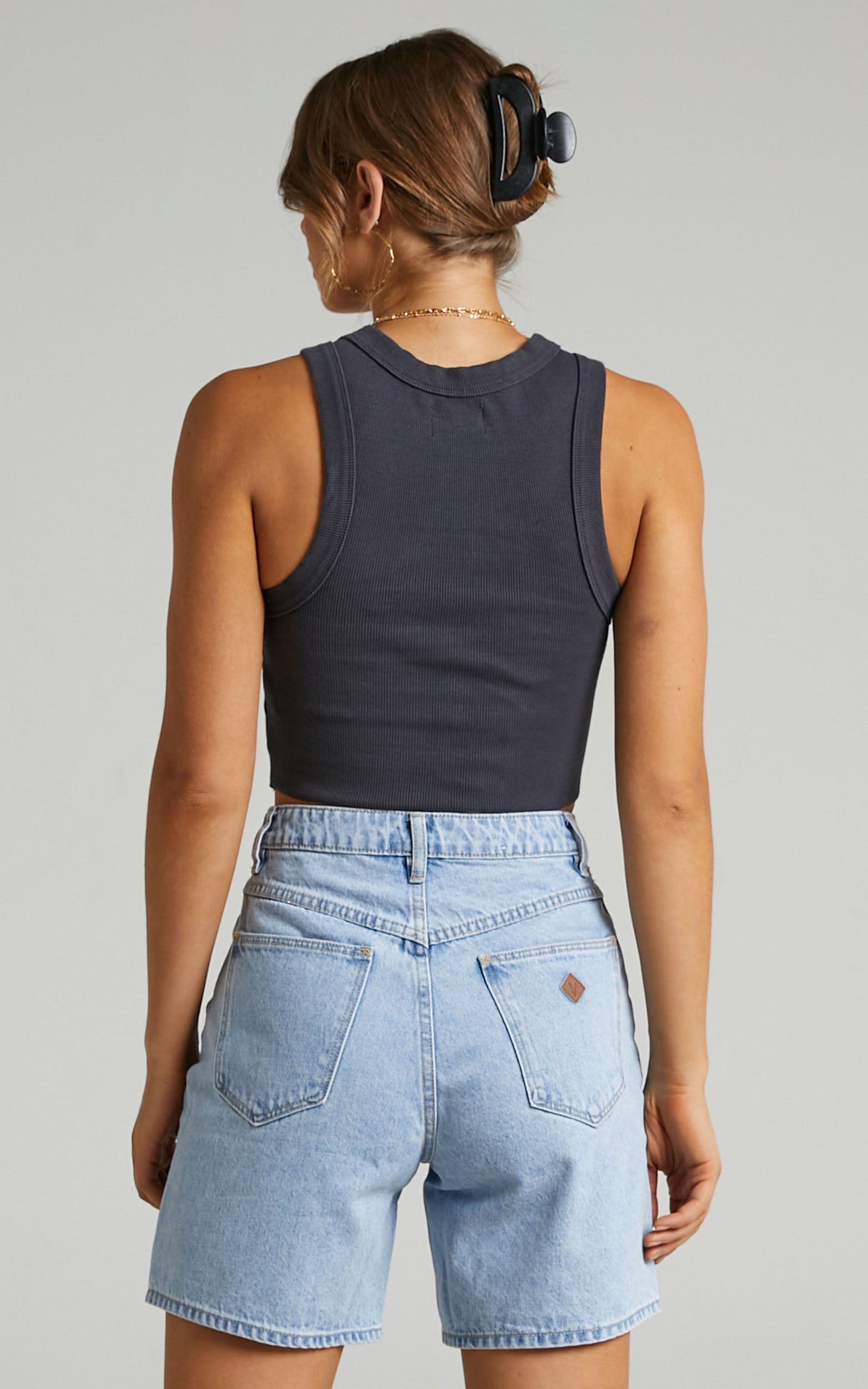 Abrand - A Carrie Denim Short in Walk Away