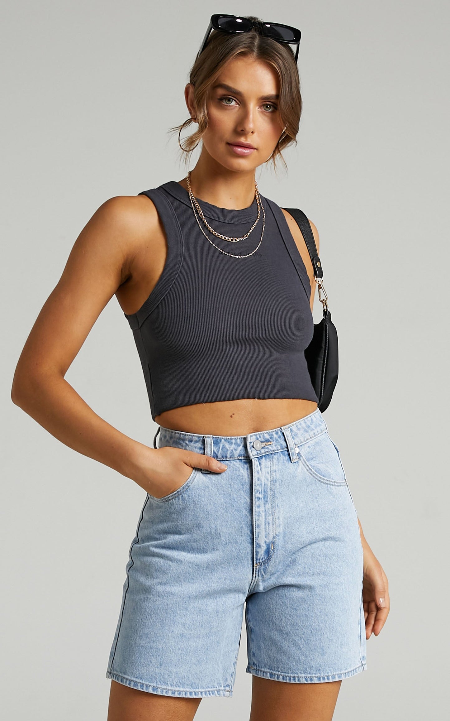 Abrand - A Carrie Denim Short in Walk Away