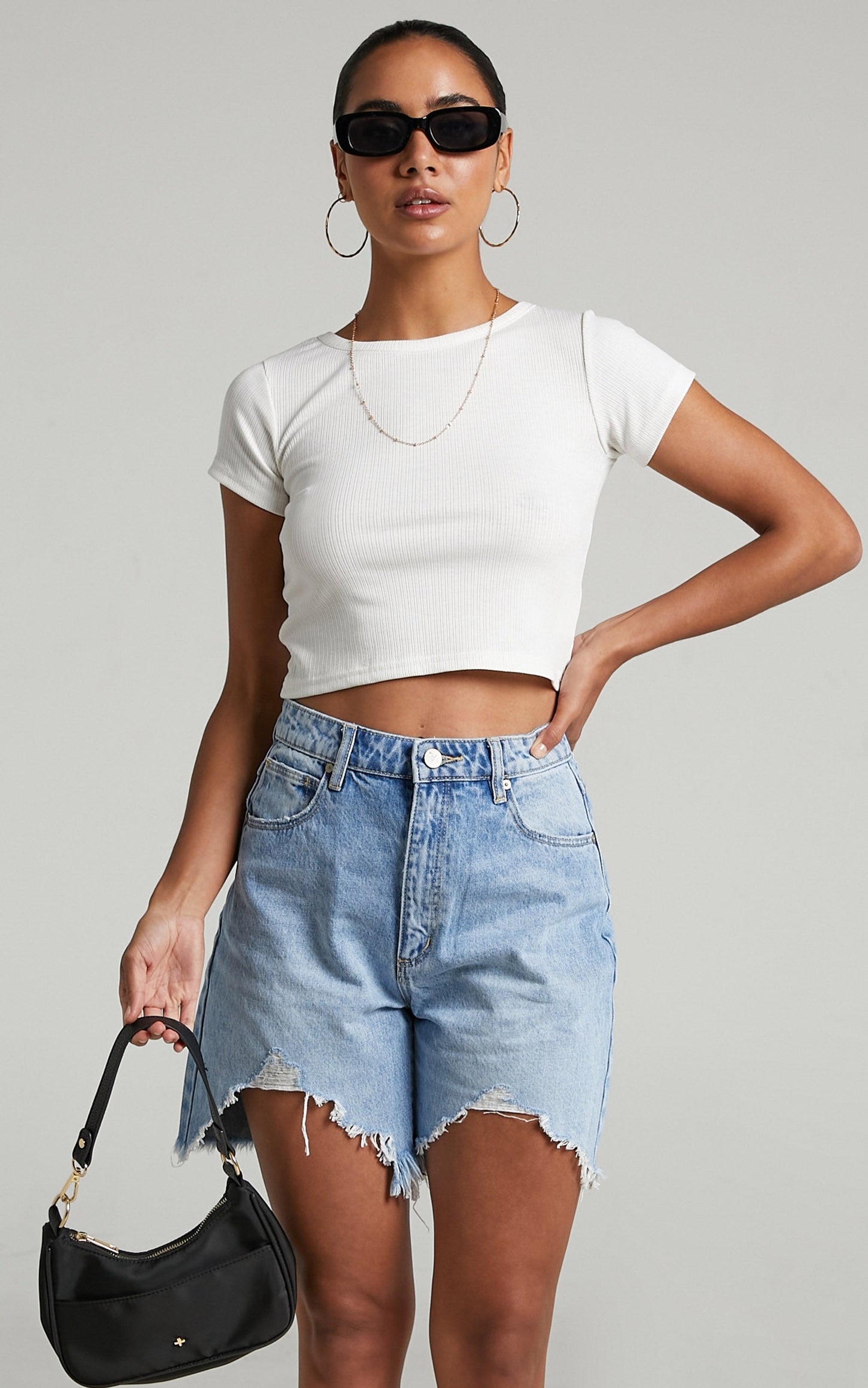 Abrand - A Carrie Denim Short in Riley Rip