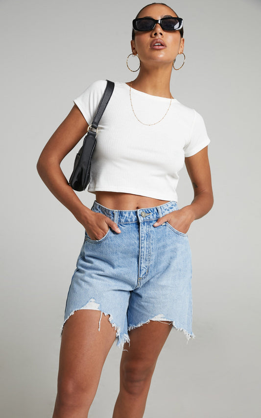 Abrand - A Carrie Denim Short in Riley Rip