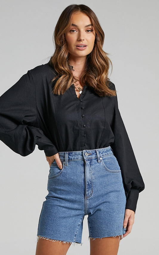 Abrand - Claudia Cut Off Denim Shorts in Georgia