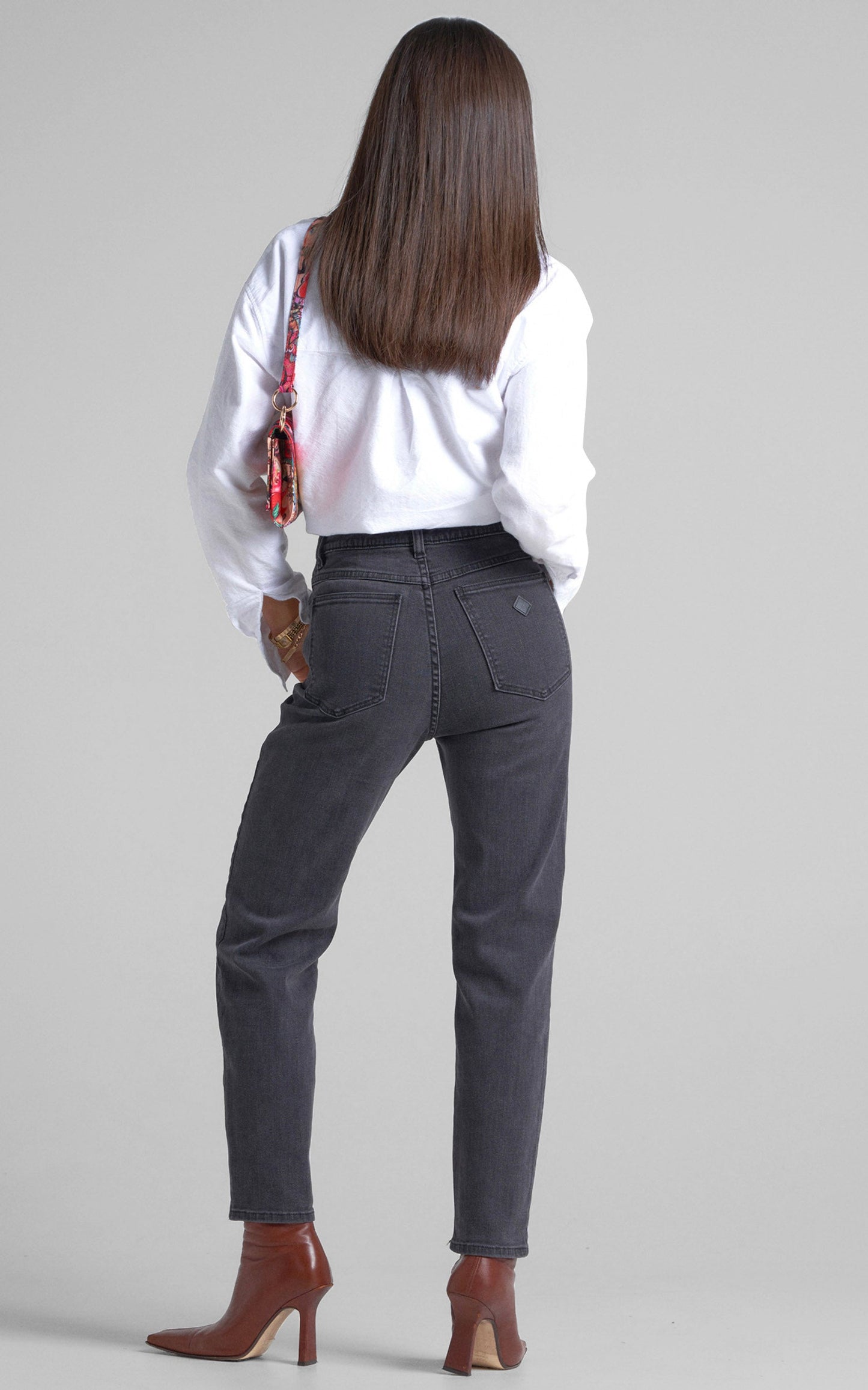 Abrand - A '94 Petite High Slim Jean in Vintage 90210