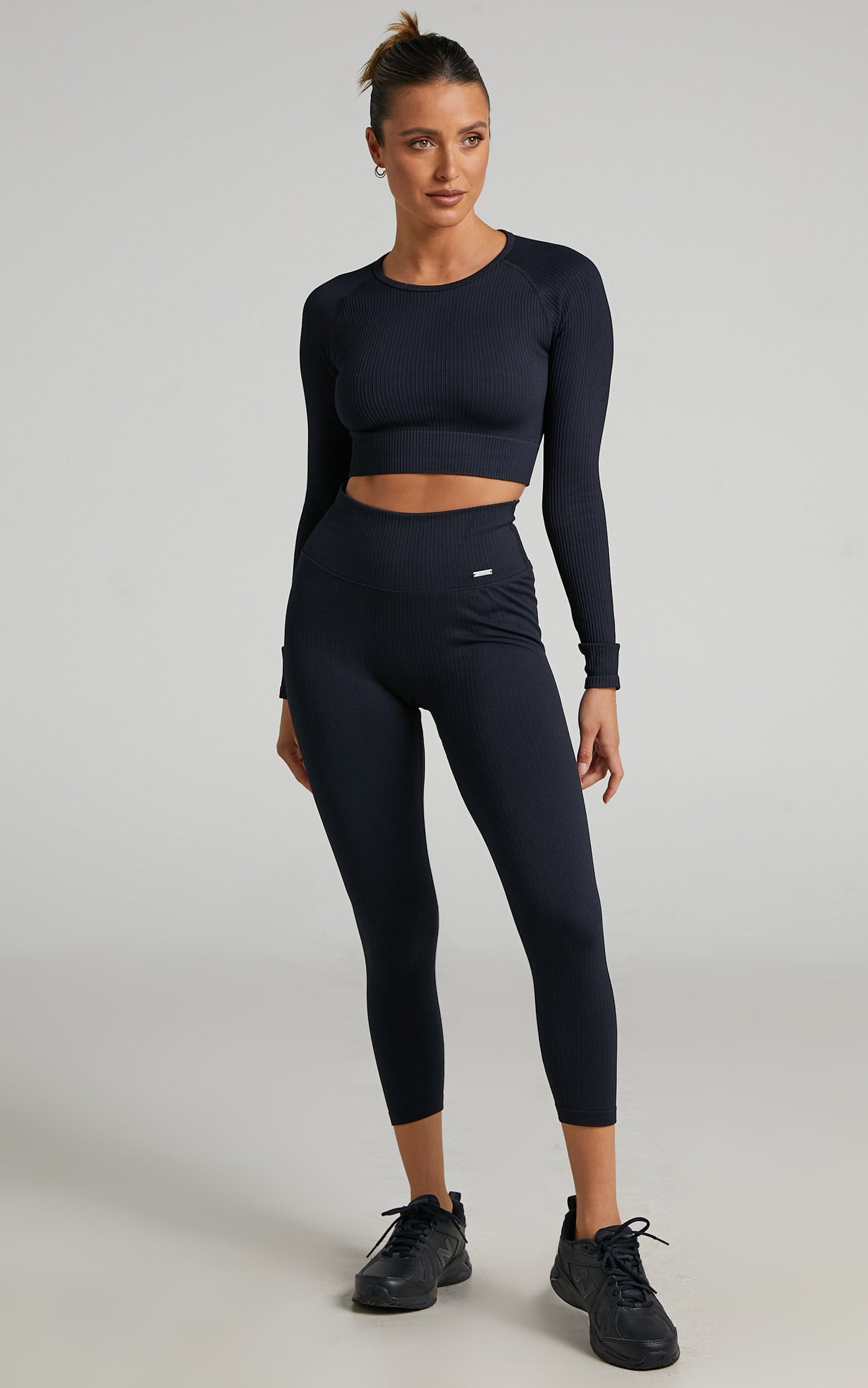 Aim'n - RIBBED SEAMLESS CROP LONG SLEEVE in Black