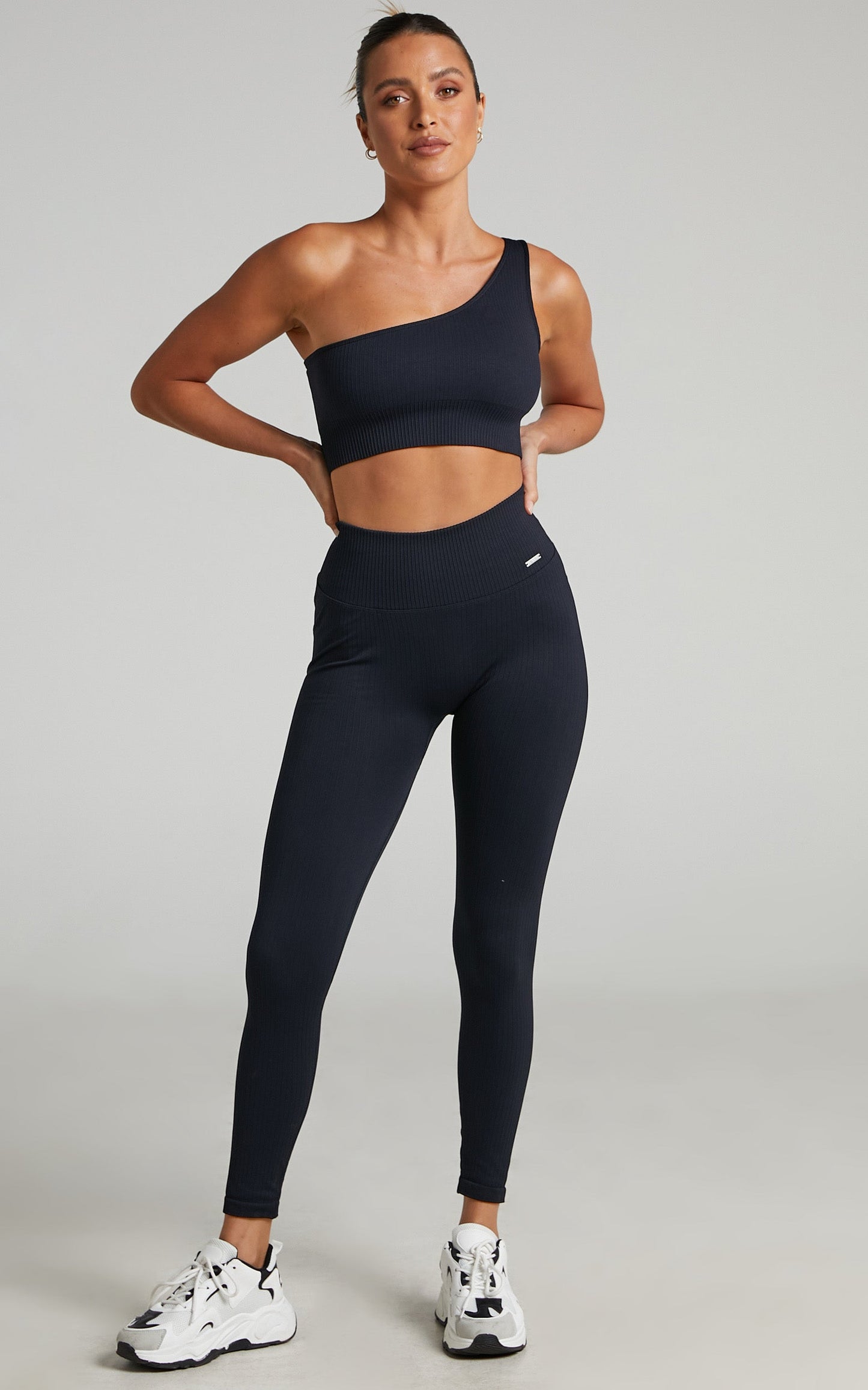 Aim'n - RIBBED SEAMLESS SINGLE STRAP BRA in Black