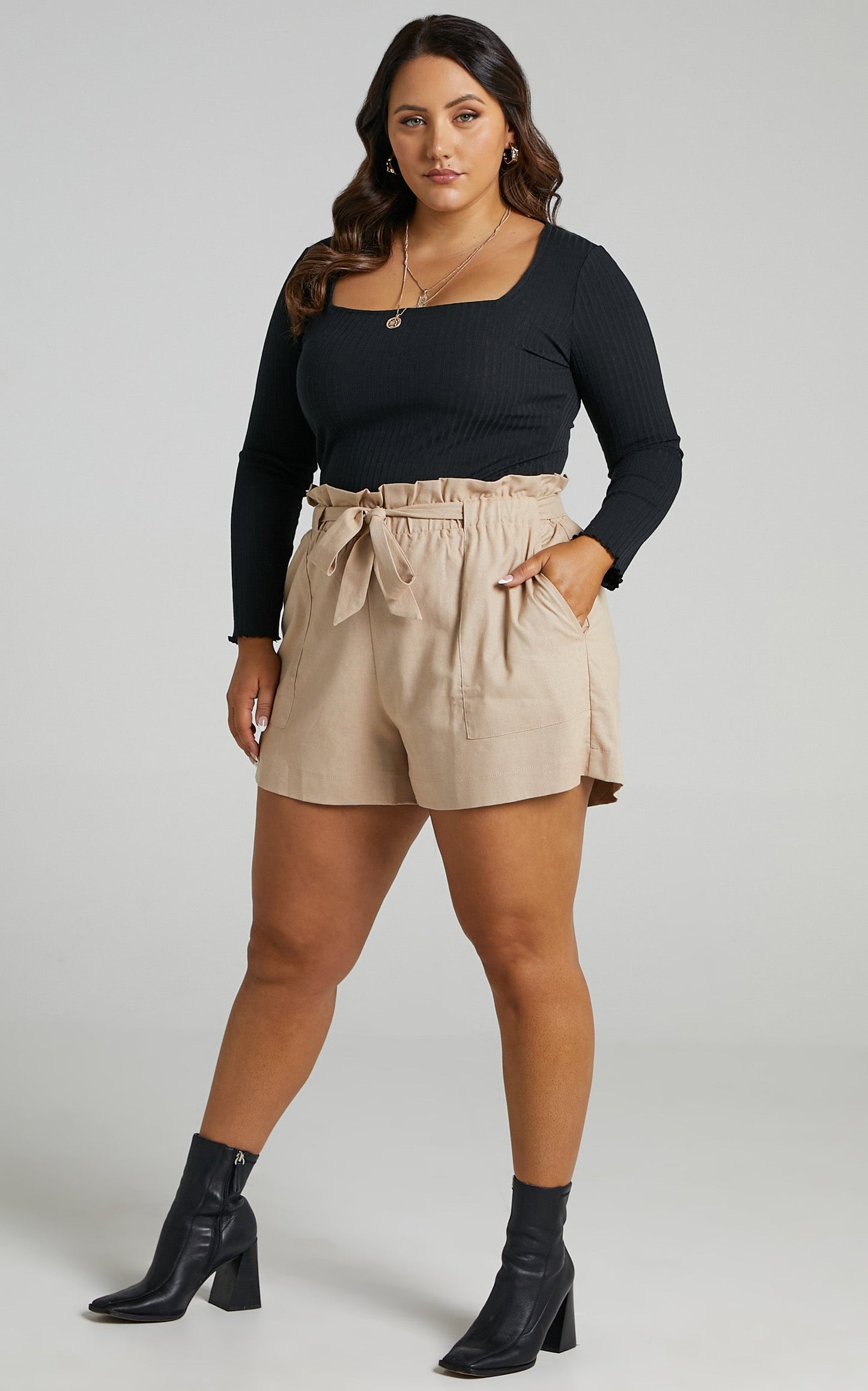 All Rounder Shorts in Beige Linen Look