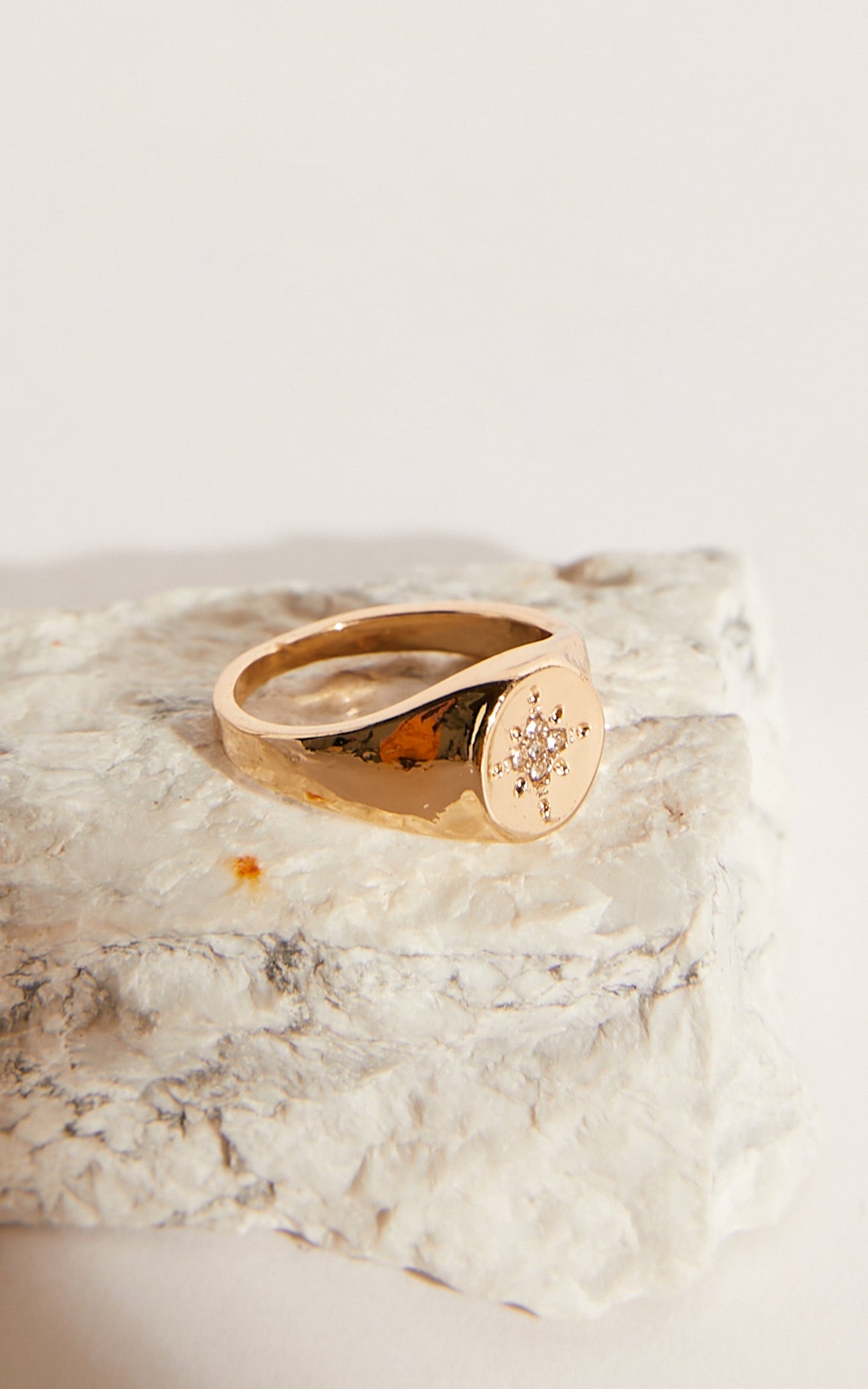 Amaelita Signet Ring in Gold