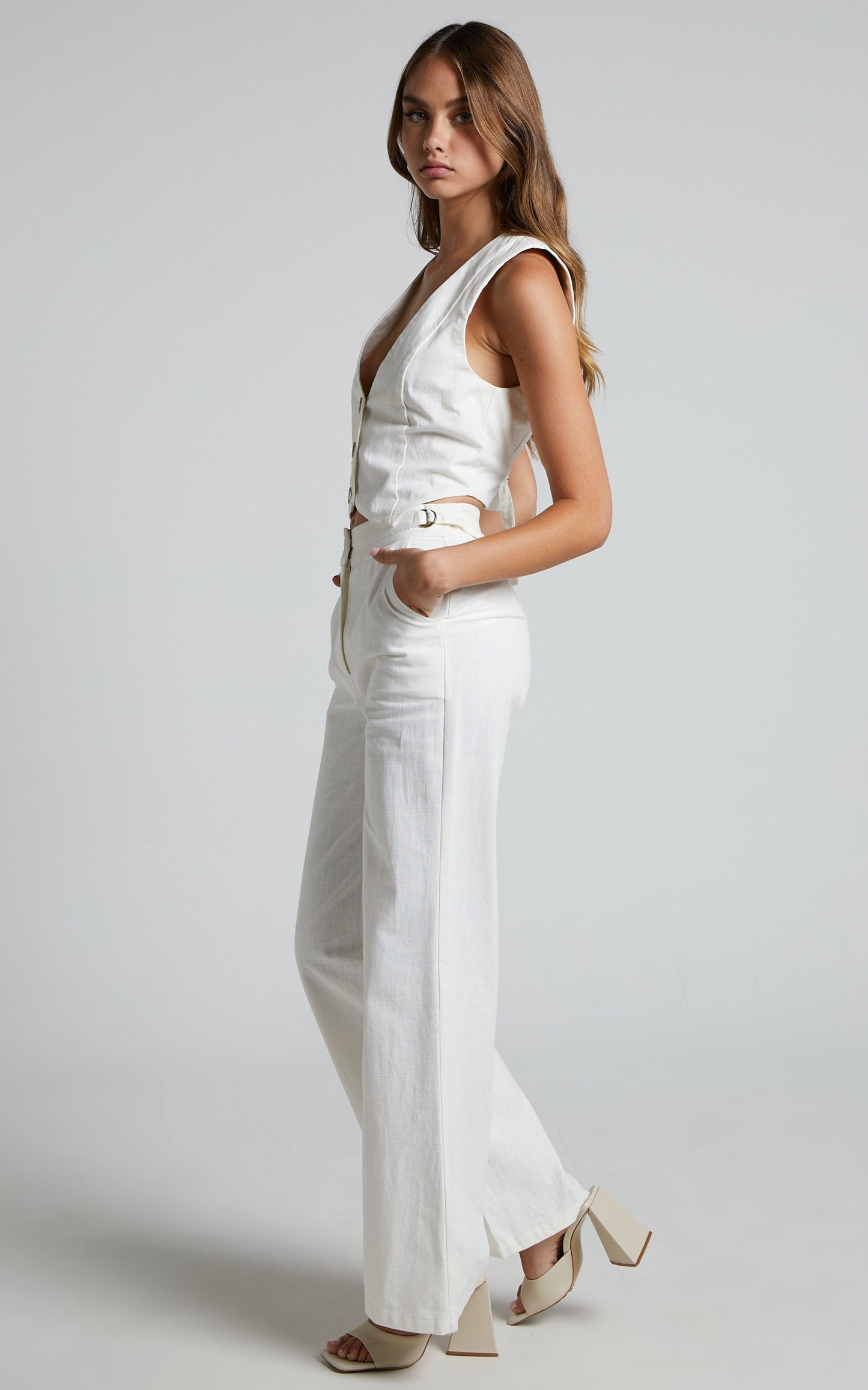 Amalie The Label - Linen Blend Waisted Aihra Adjustable Side Tailored Wide Leg Pants in White