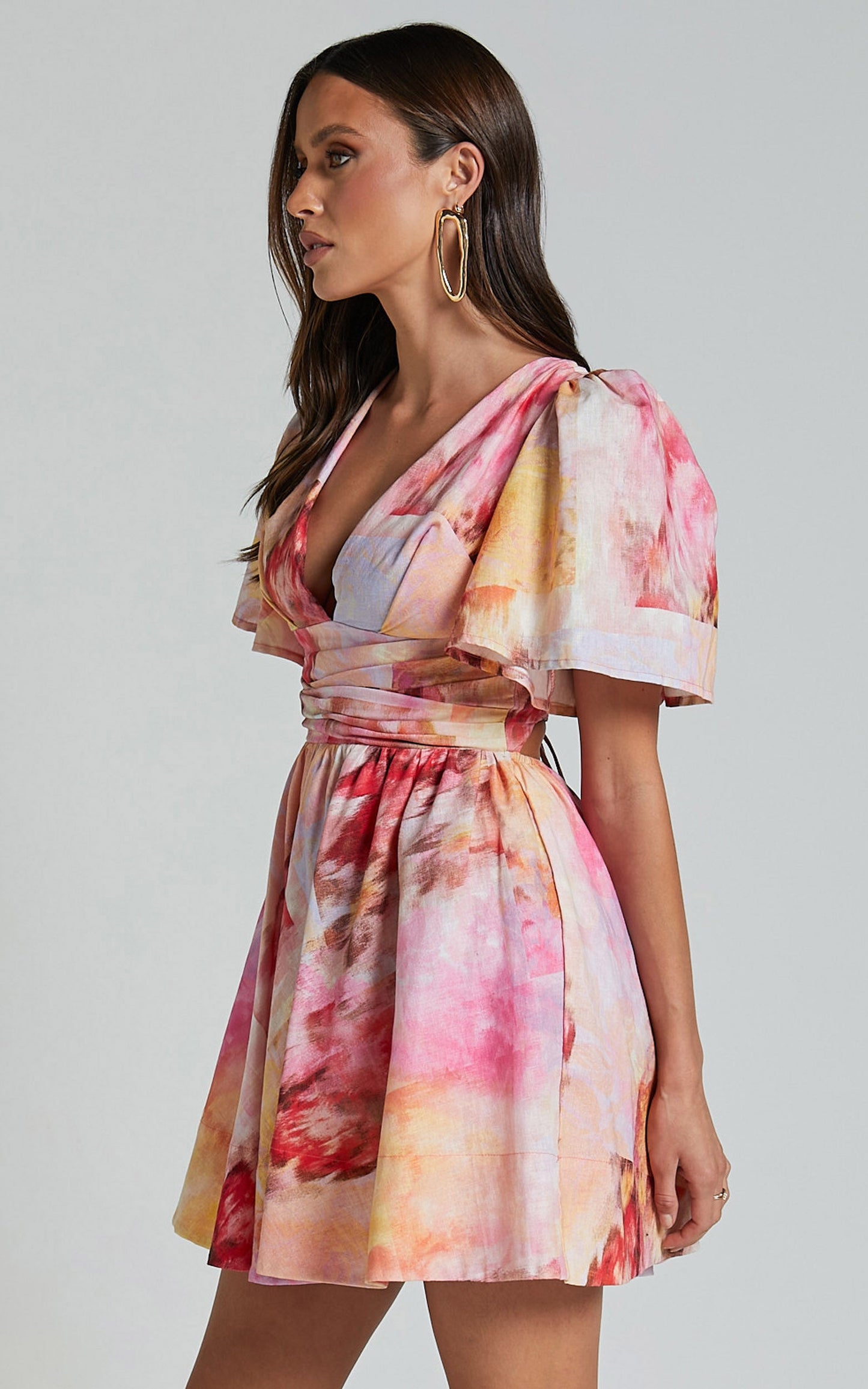 Amalie The Label - Chamika Linen Blend Plunge Open Tie Back Mini Dress in Marsielle Print