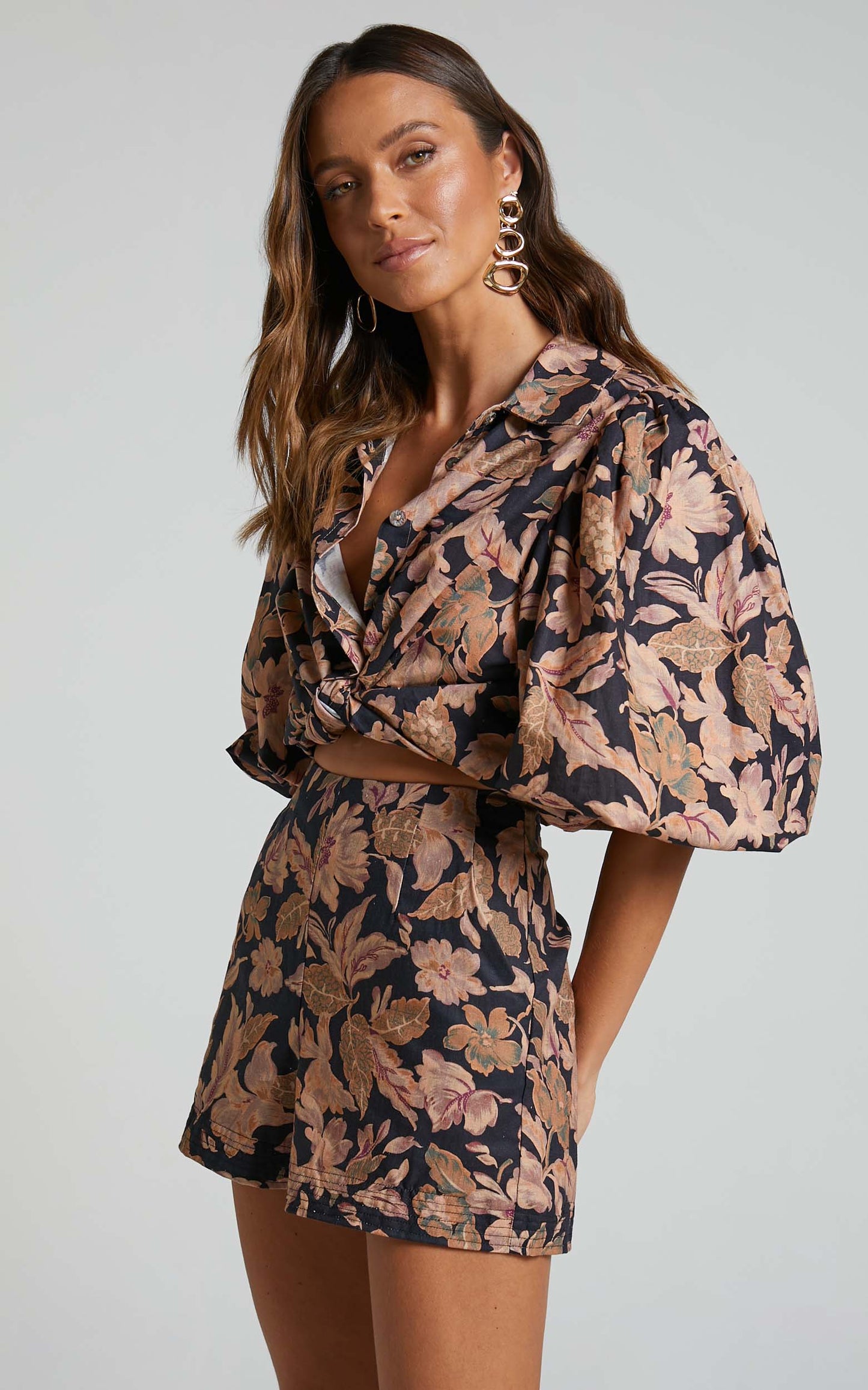 Amalie The Label - Linen Look Blend Dessie High Waisted Shorts in Kora Print