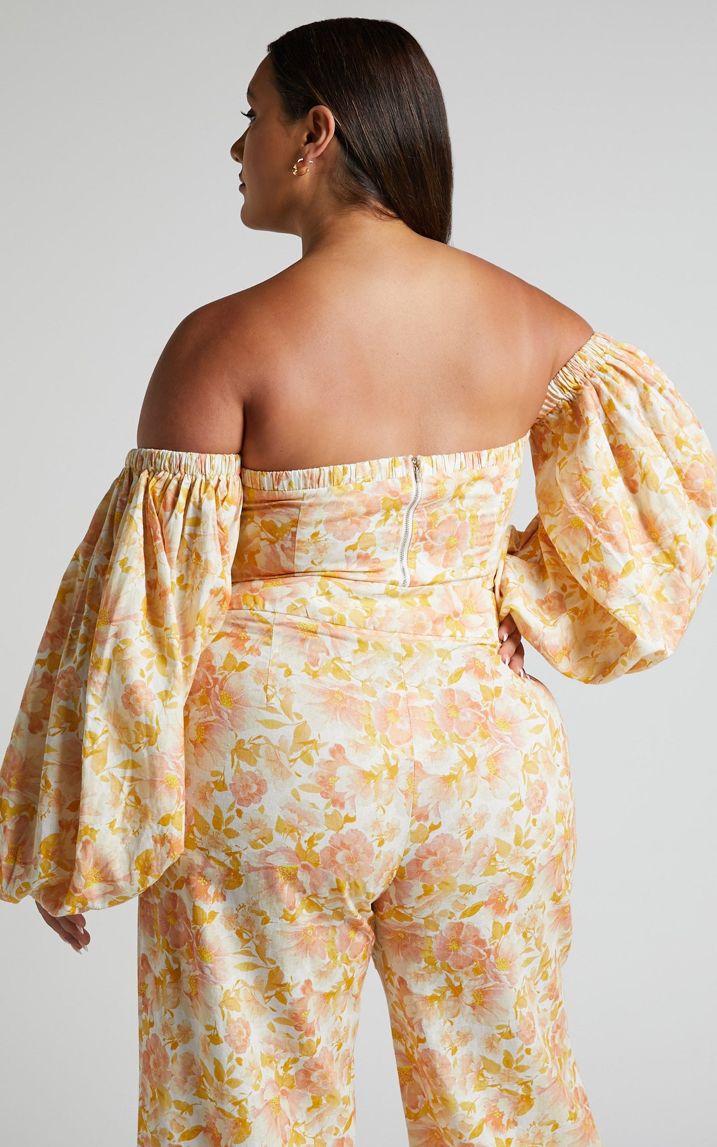 Amalie The Label - Emerita Linen Blend Off Shoulder Puff Sleeve Twist Crop Top in Sierra Floral