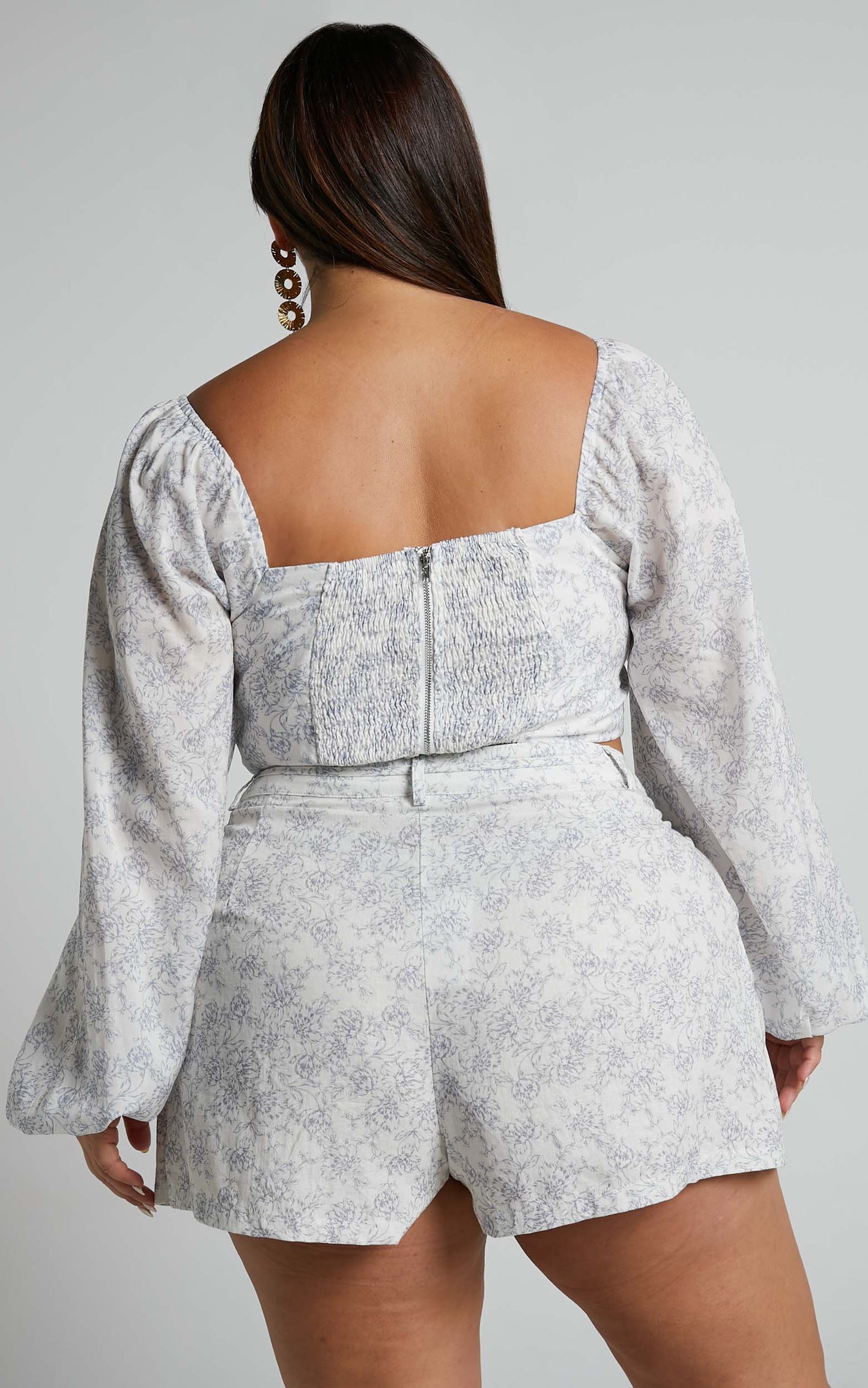 Amalie The Label - Linen Look Blend High Waisted Tailored Shorts in Dolce Fleur