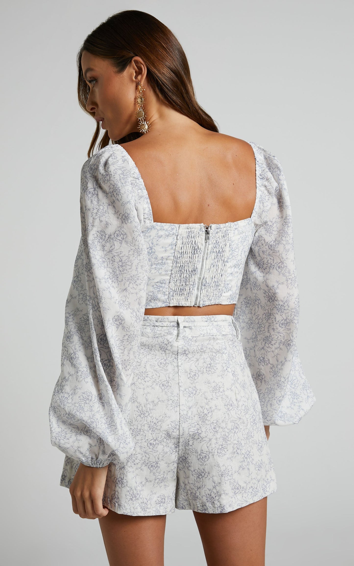 Amalie The Label - Linen Look Blend High Waisted Tailored Shorts in Dolce Fleur