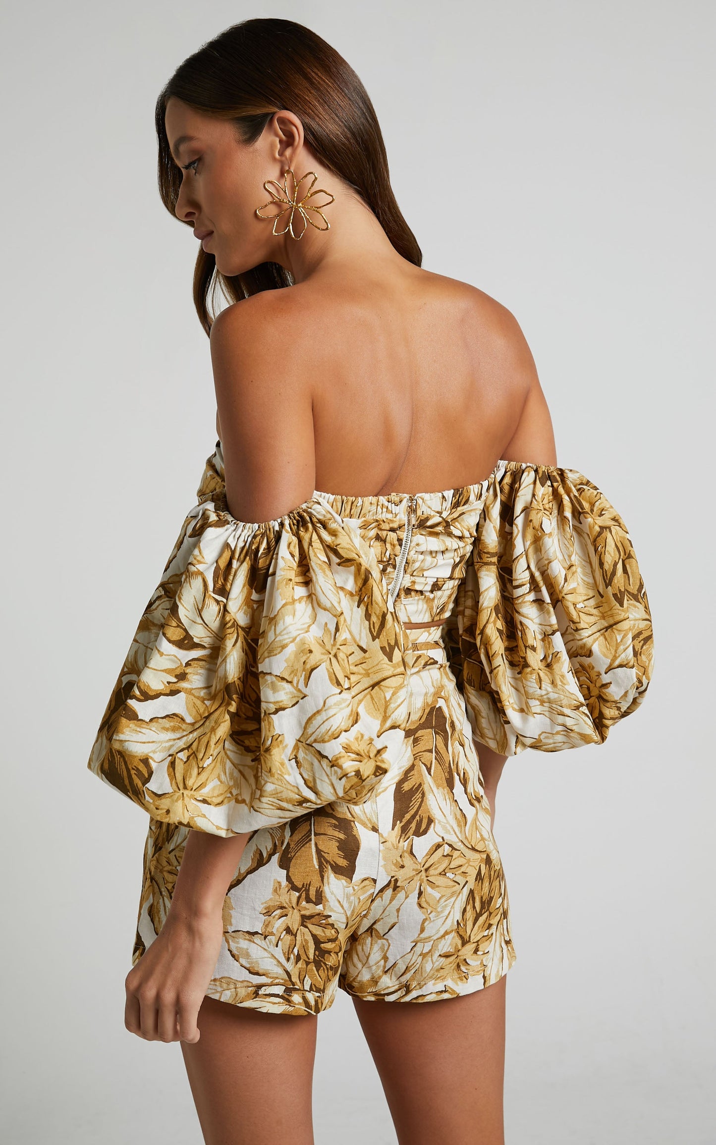 Amalie The Label - Ariesey Blend Blend Off Shoulder Puff Sleeve Linen Blend Top in Frieja Print