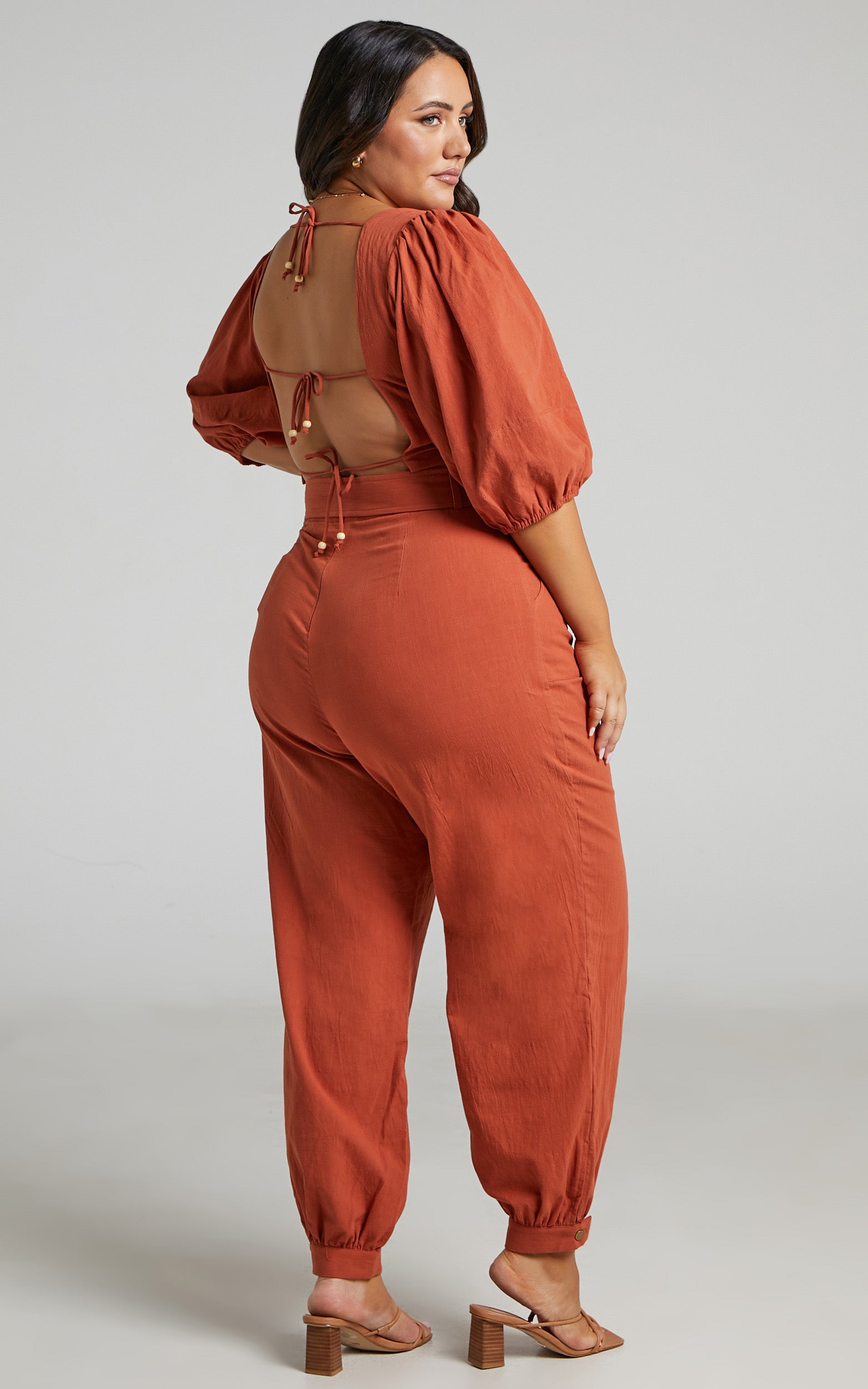 Amalie The Label - Ivy High Rise Belted Balloon Leg Tapered Pant in Pink Clay