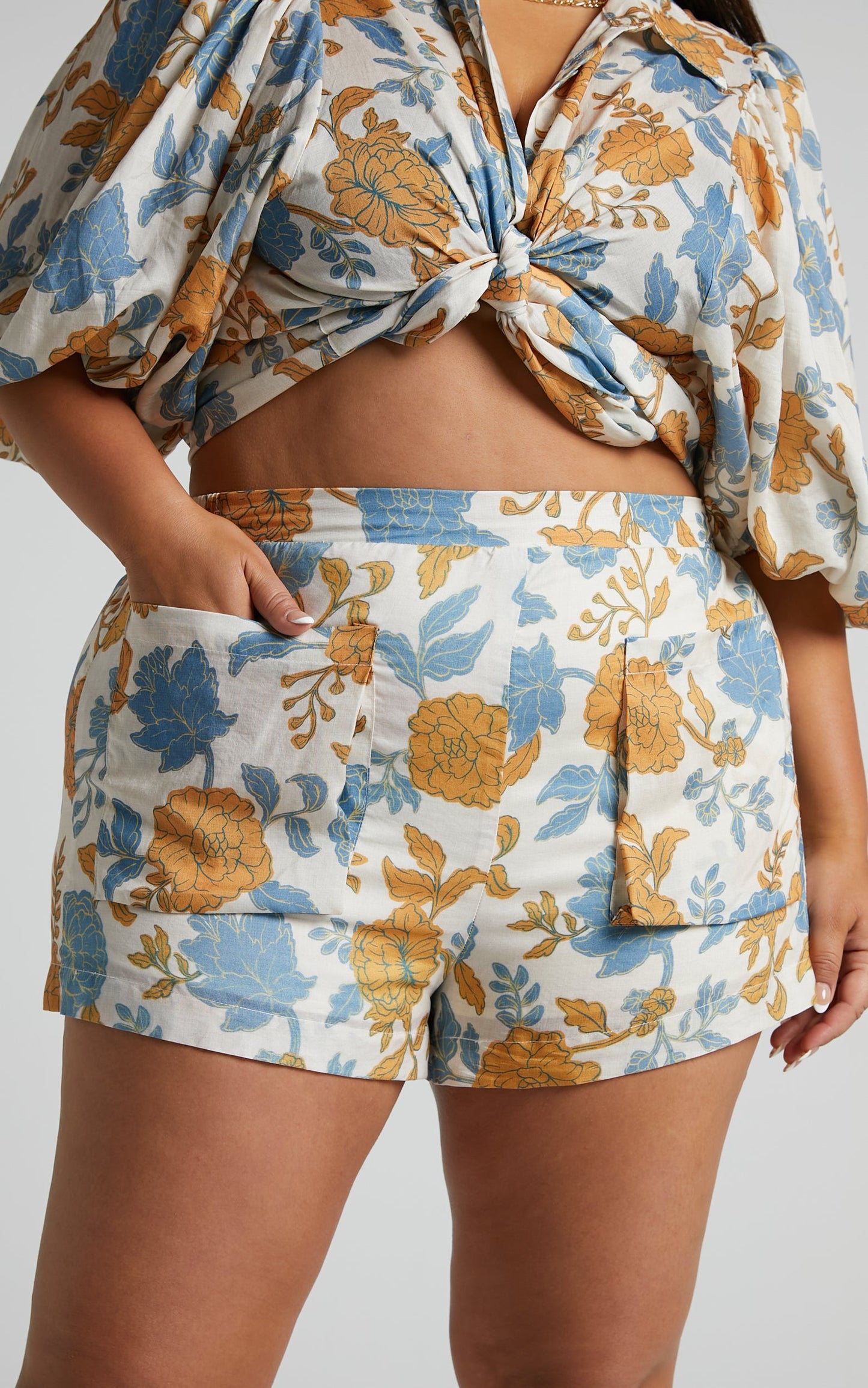 Amalie The Label - Kimmella Tailored High Waisted Shorts in Valencia Floral