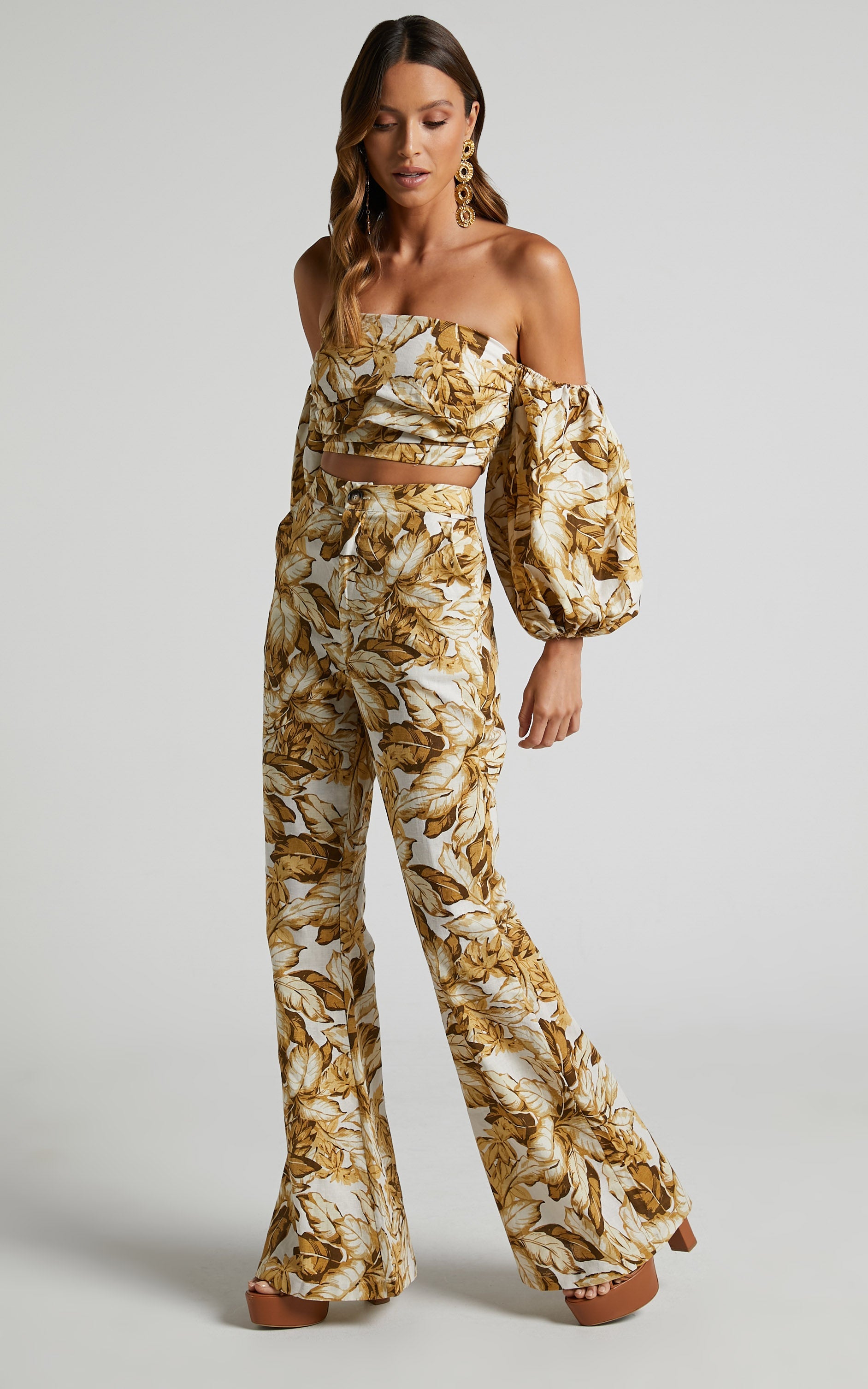Amalie The Label - Lillian Linen Blend High Waisted Flare Pants in Frieja Print