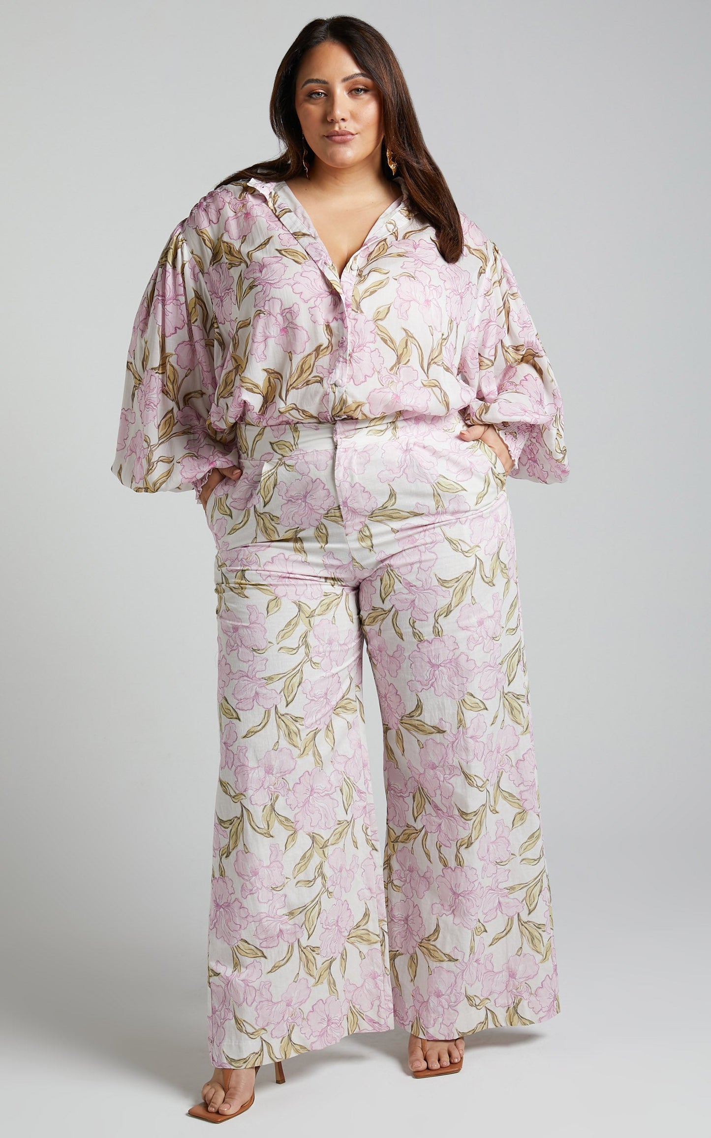 Amalie The Label - Lorete Linen Blend High Rise Wide Leg Pants in Isia Floral