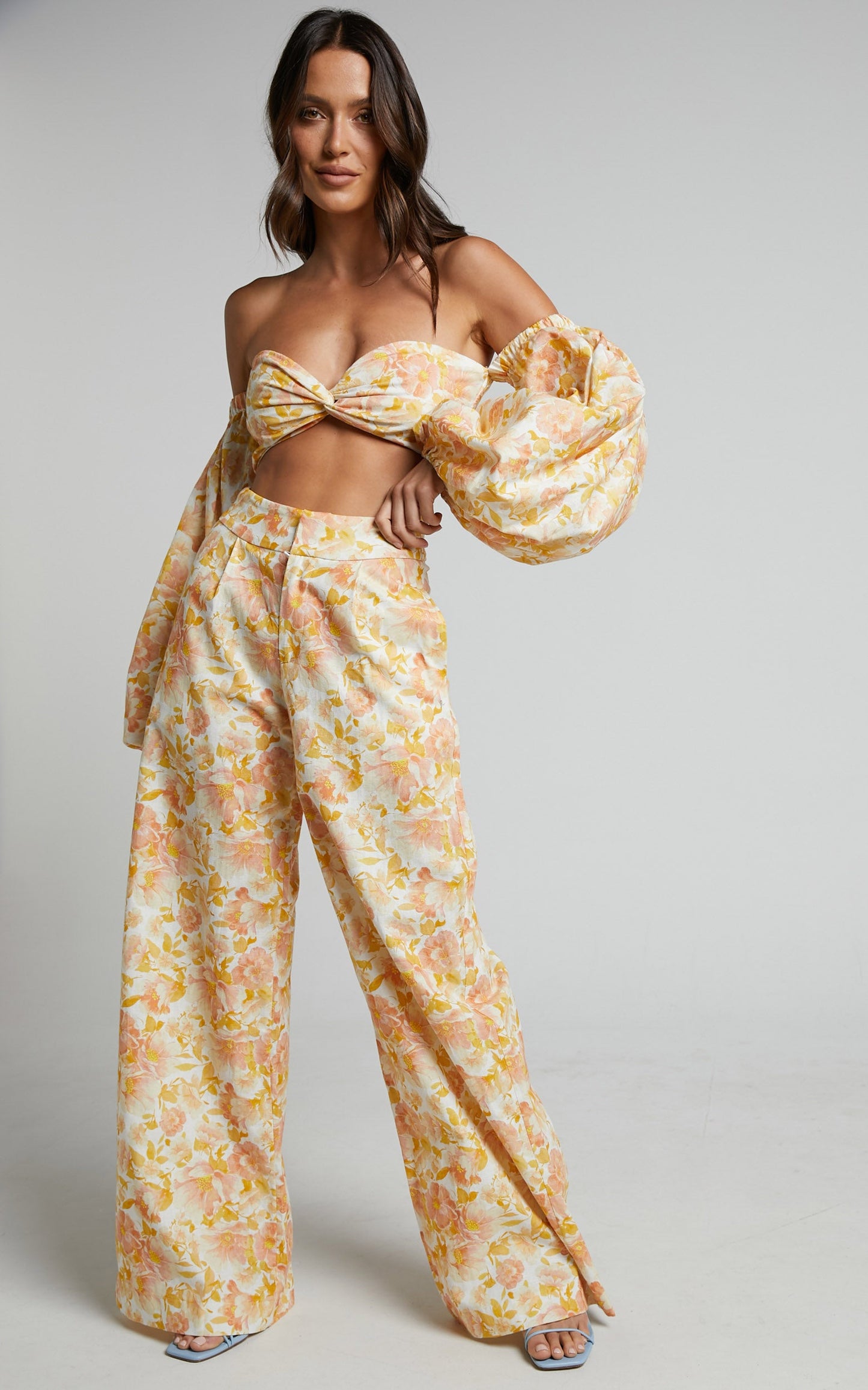 Amalie The Label - Lorete Linen Blend High Rise Wide Leg Pants in Sierra Floral