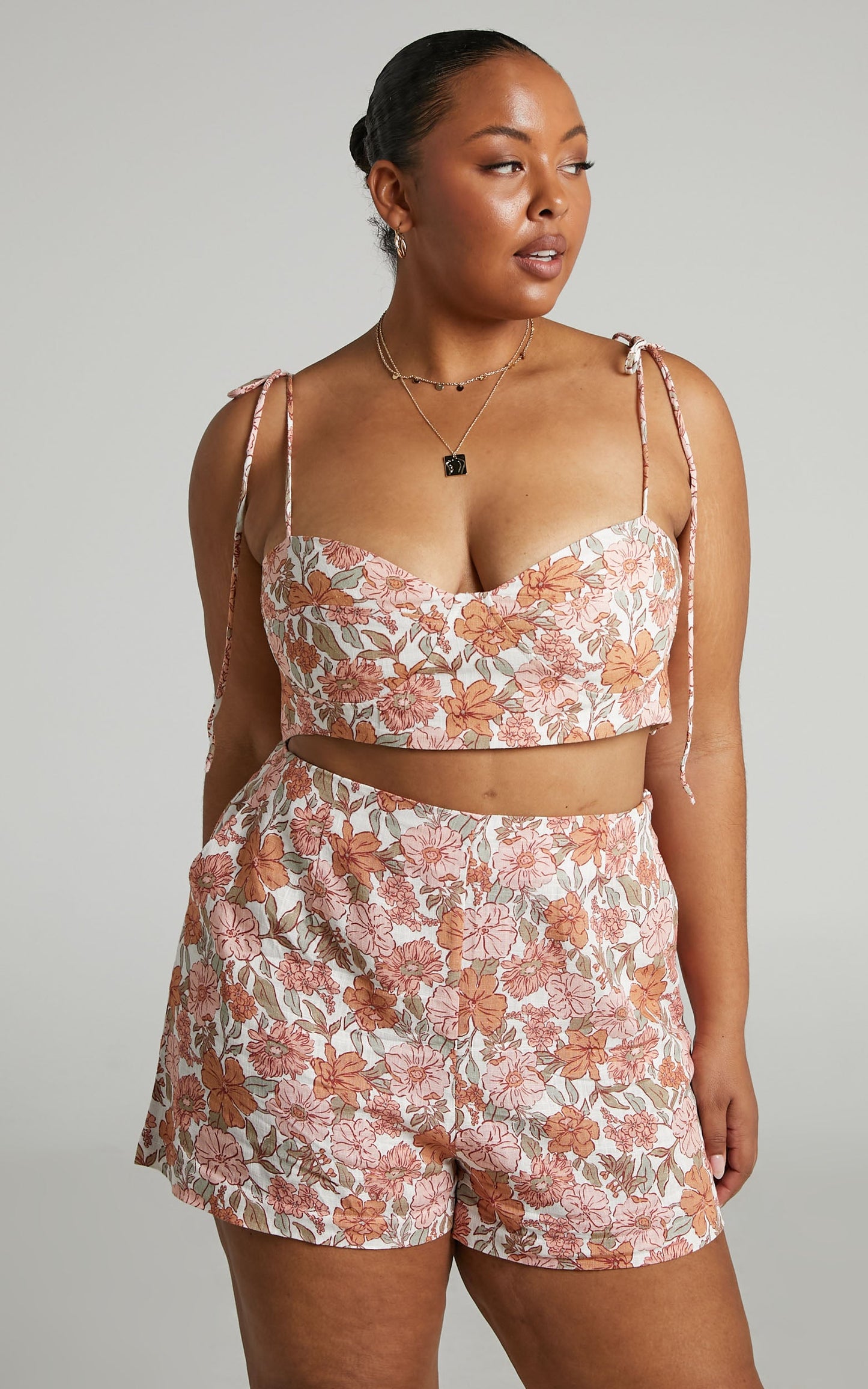 Amalie The Label - Lorete Linen Blend High Waisted Shorts in Wildflower Floral
