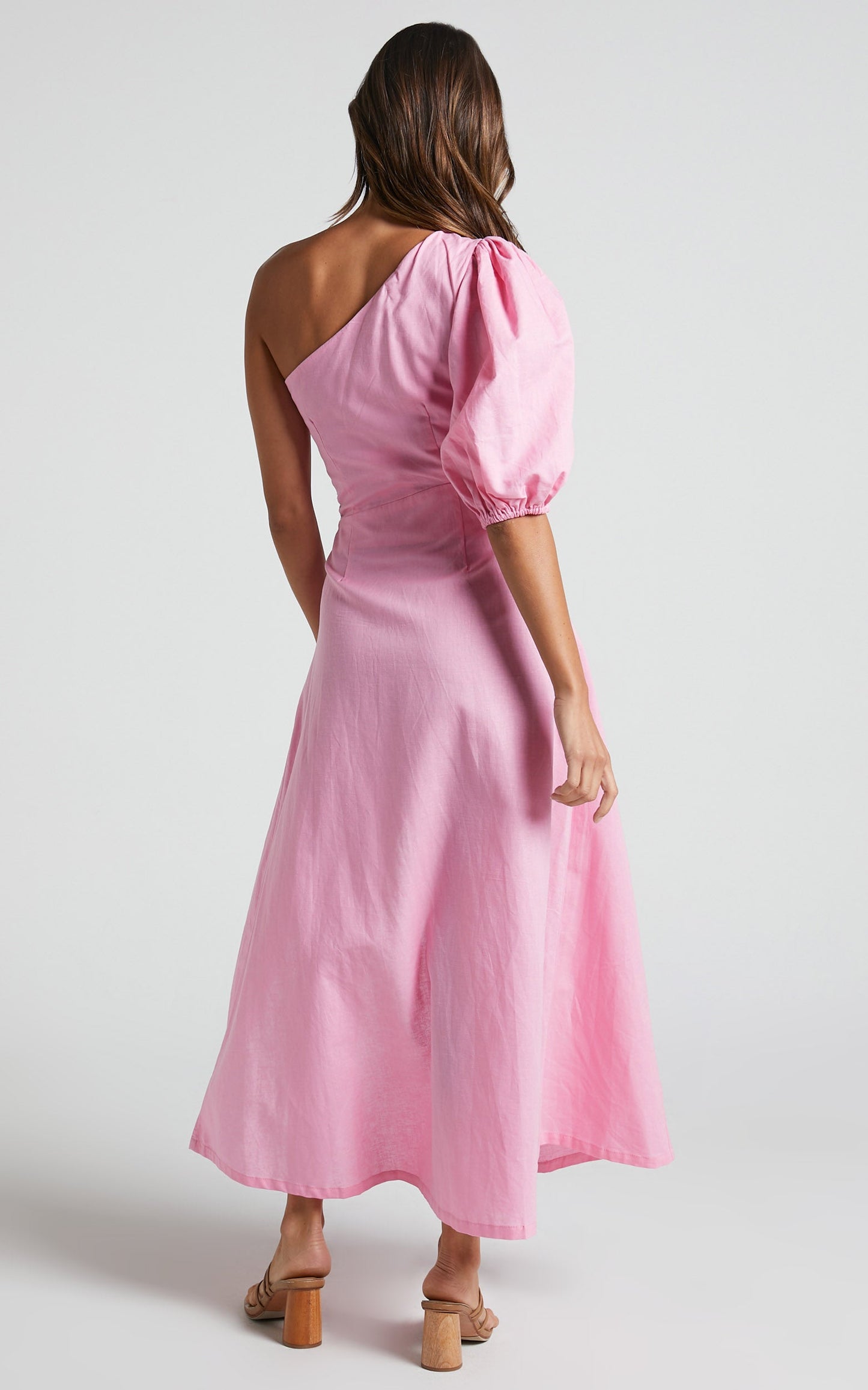 Amalie The Label - Mondie Linen Blend Cut Out One Shoulder Puff Sleeve Midi Dress in Pink