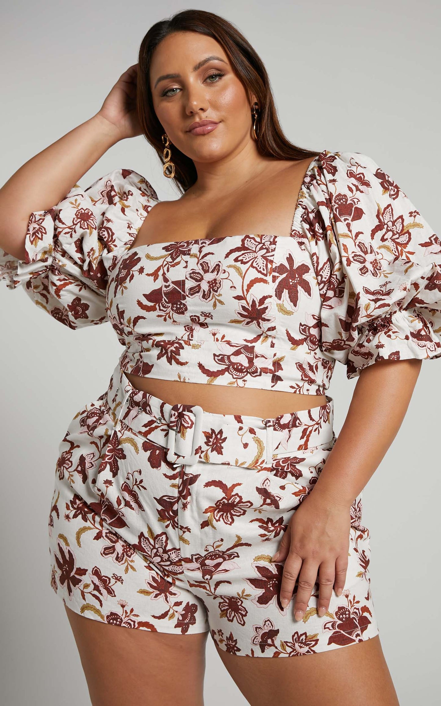 Amalie The Label - Rosabel Linen Look Blend Belted High Waisted Tailored Shorts in Luca print
