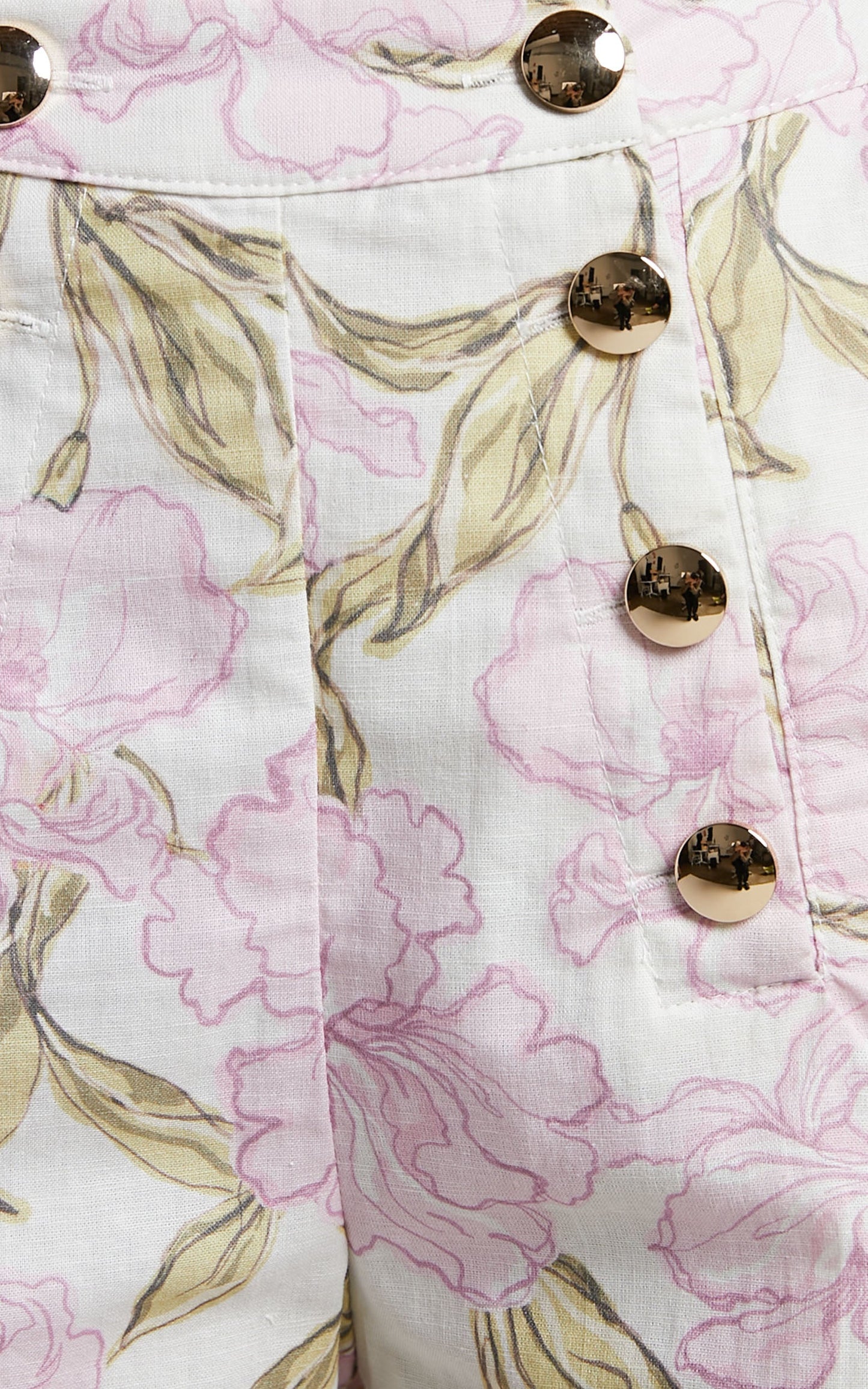 Amalie The Label - Peria Linen Blend High Waisted Tailored Shorts in Isia Floral