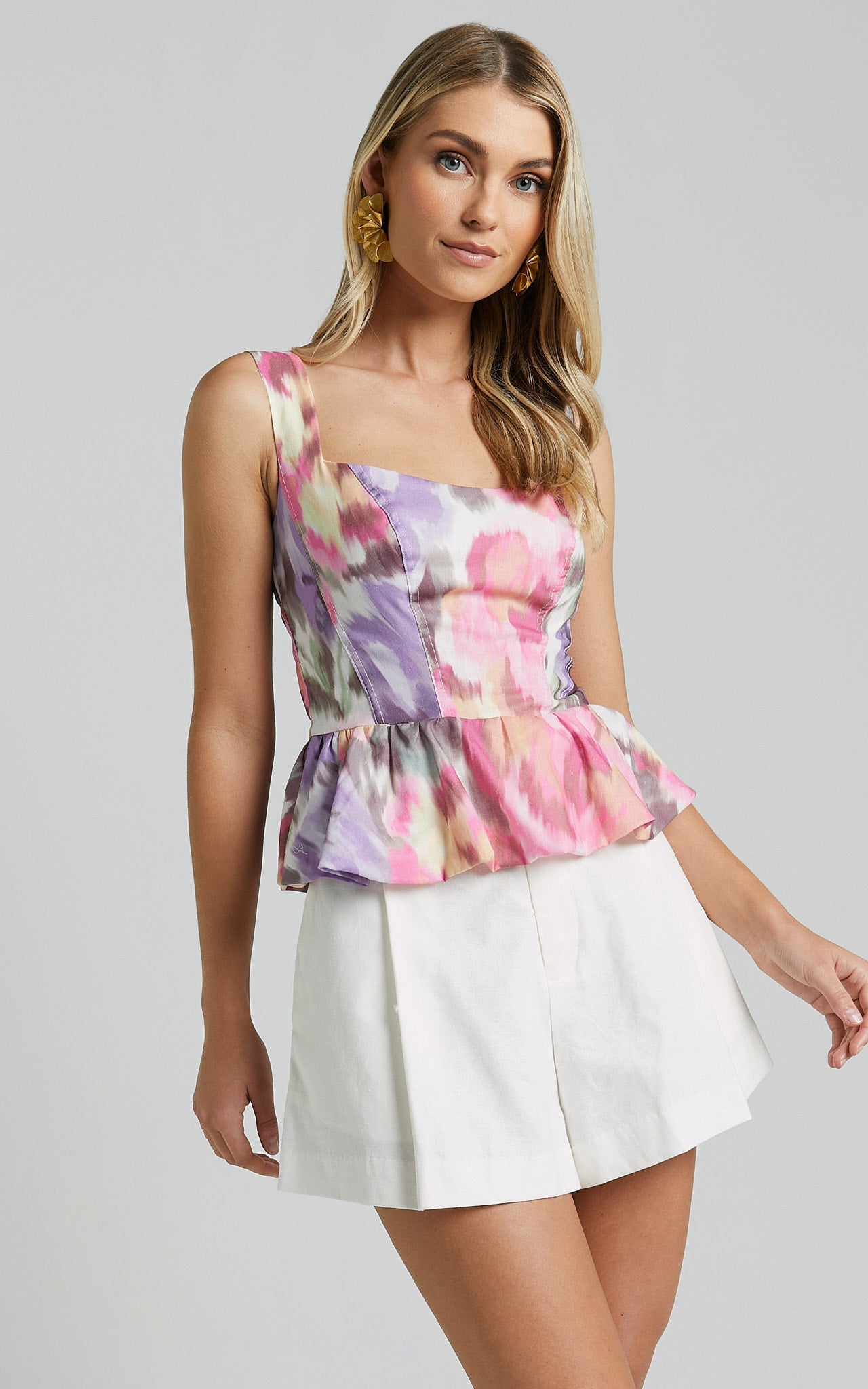 Amalie The Label - Solene Linen Look Blend Scoop Neck Fitted Peplum Top in Montreuil Print