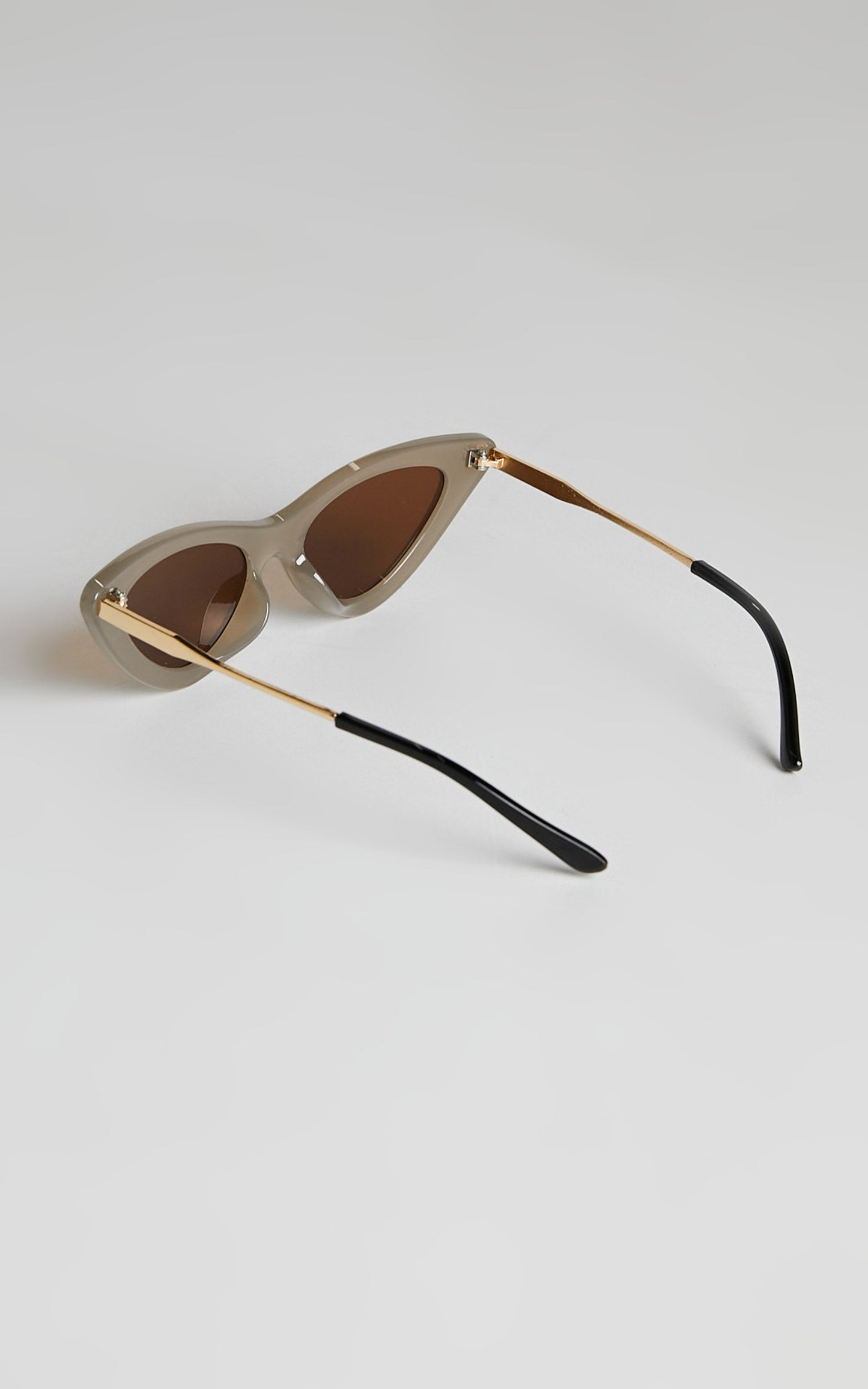 Amara Sunglasses in Beige